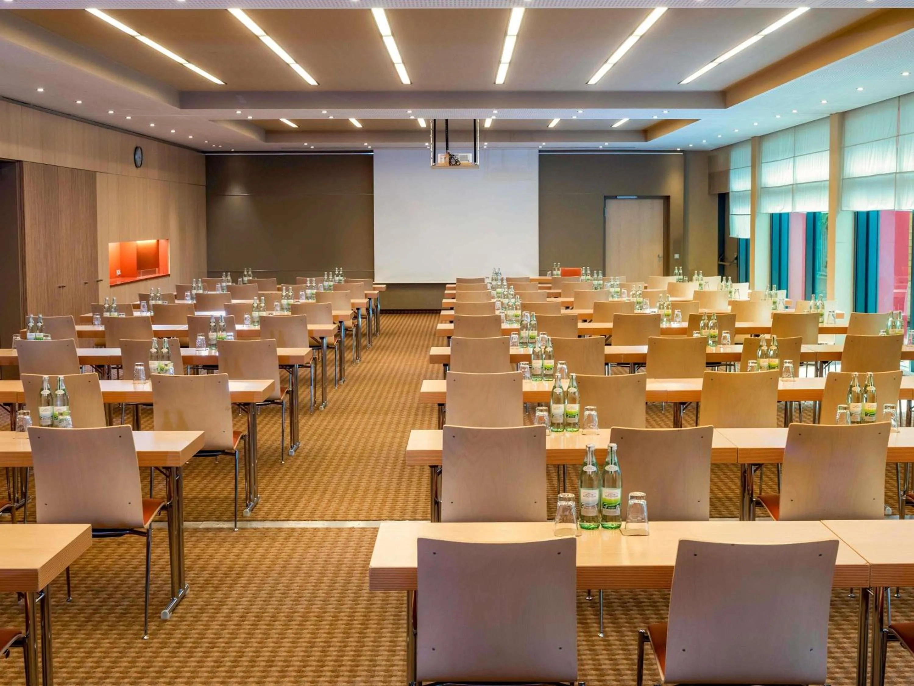 Meeting/conference room in Mövenpick Hotel Frankfurt City Messe