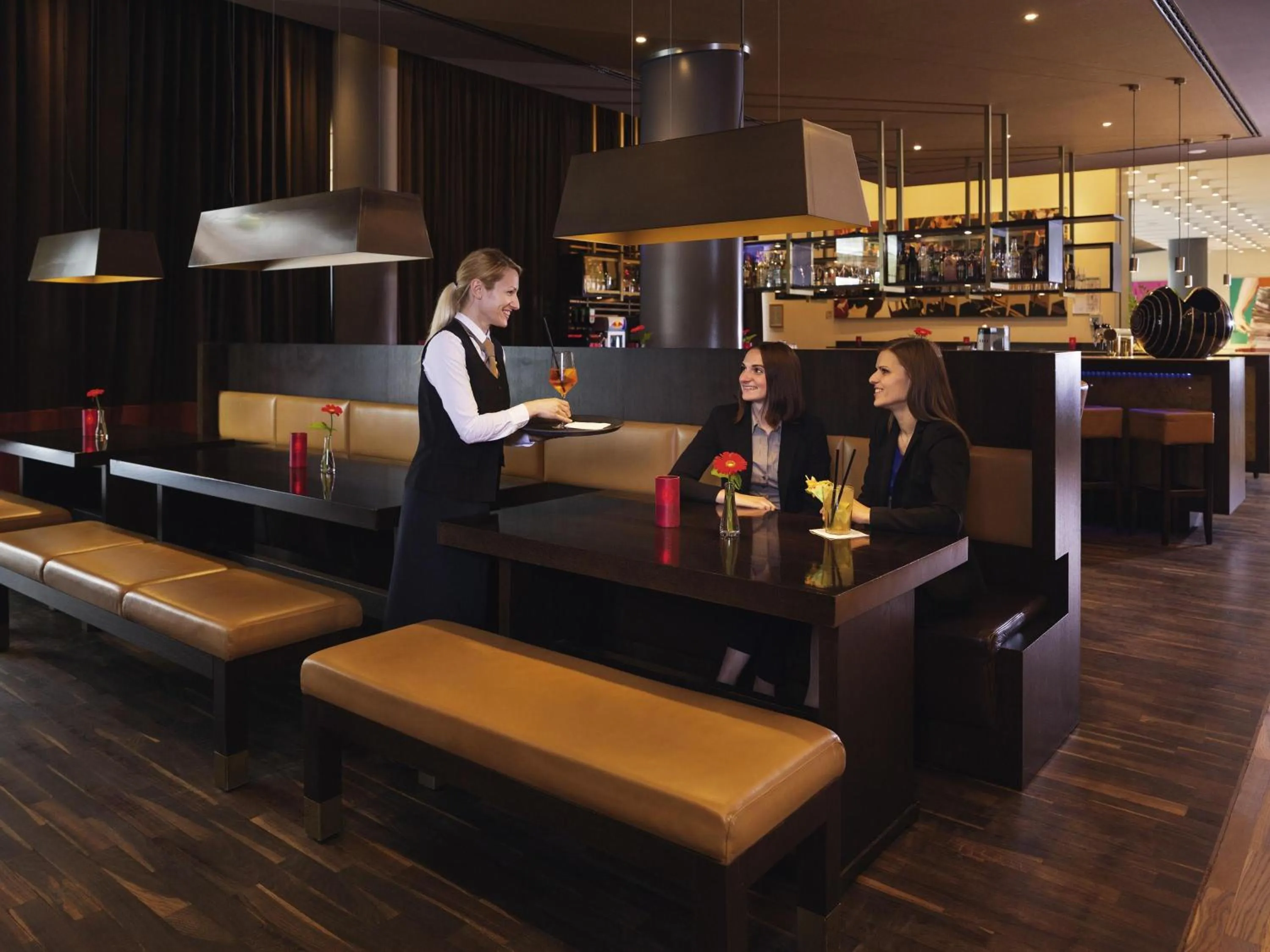 Lounge or bar in Mövenpick Hotel Frankfurt City Messe
