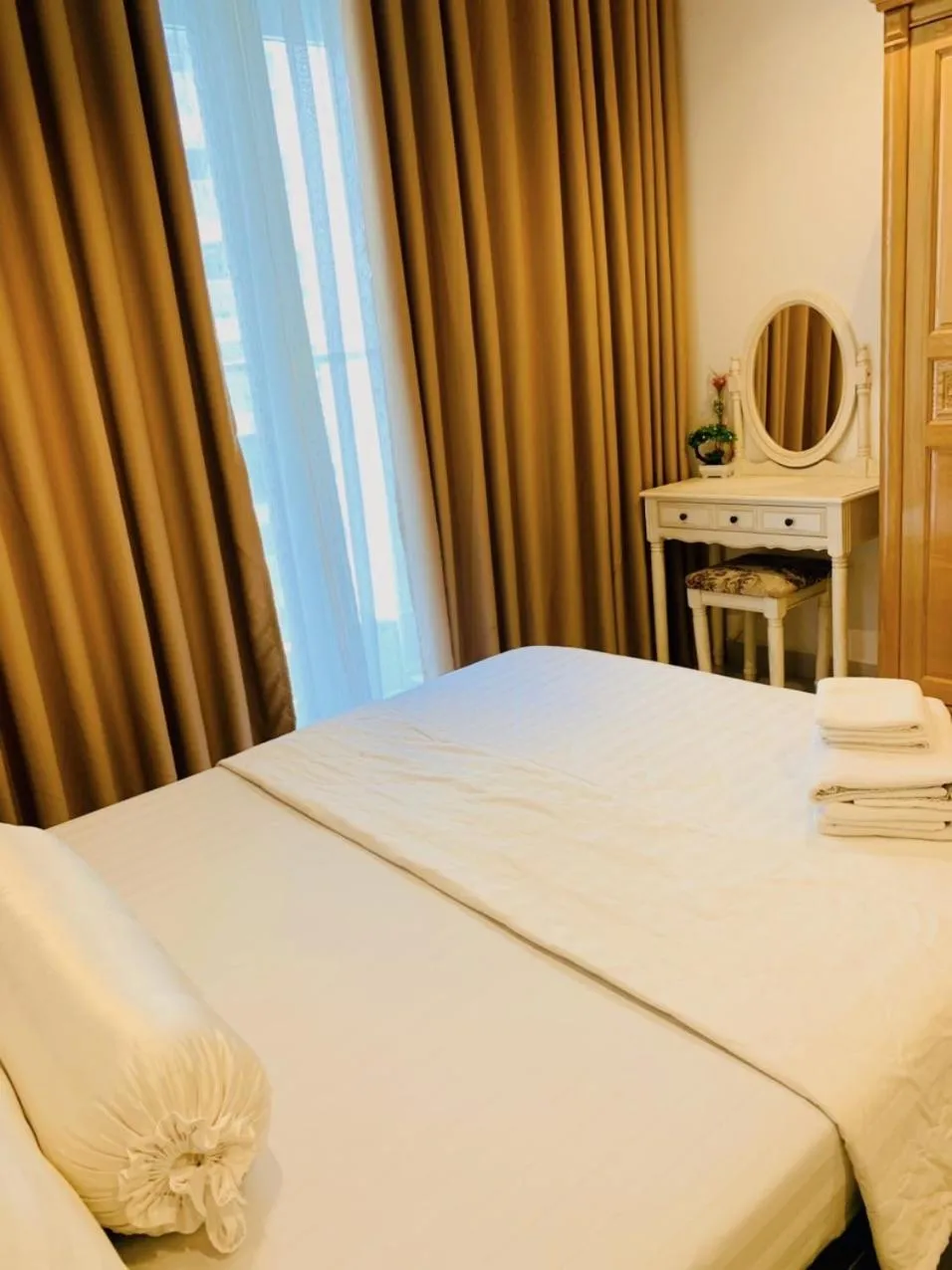 Bed in Sky Center Near Airport