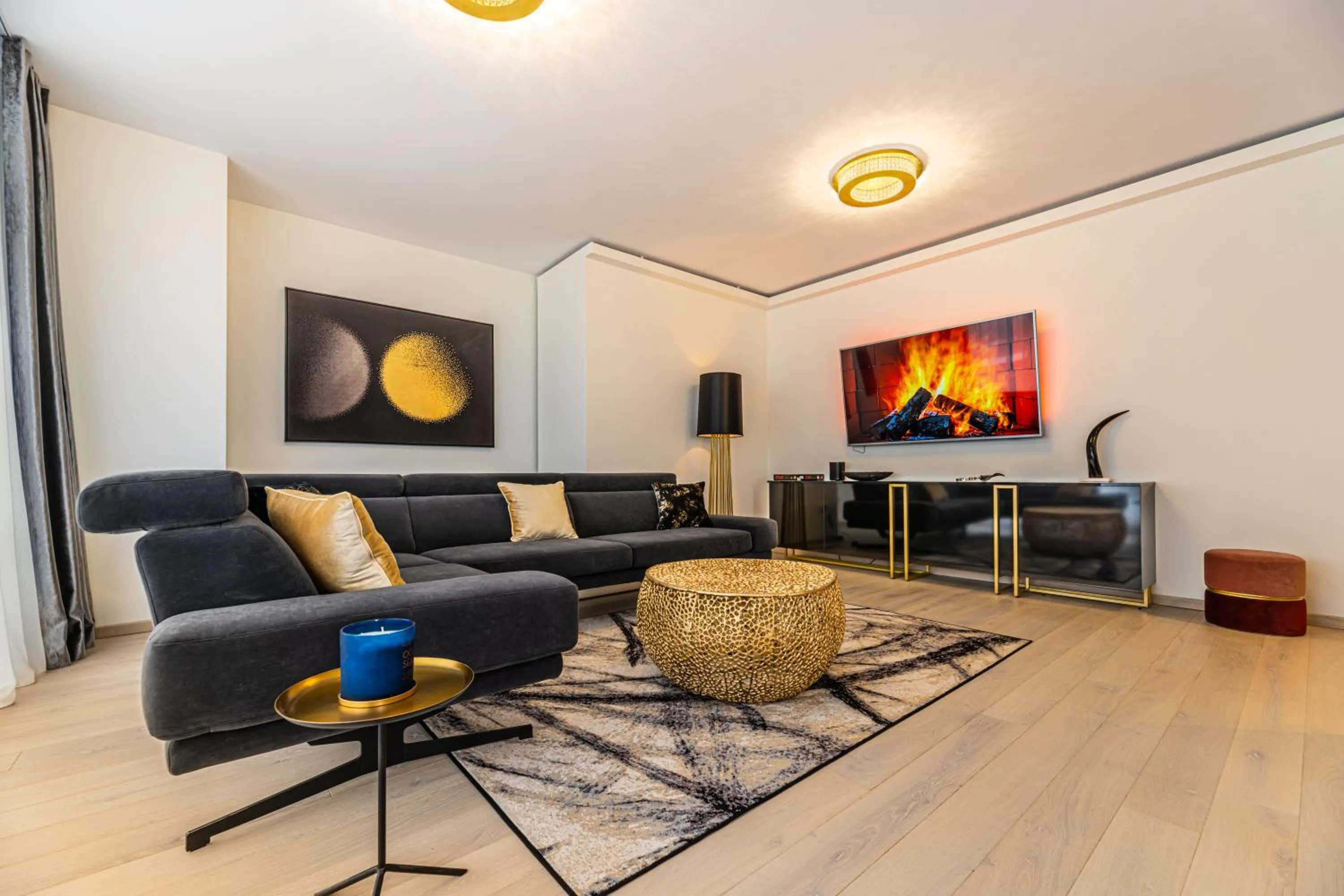 Communal lounge/ TV room in MK Apartments Brasov