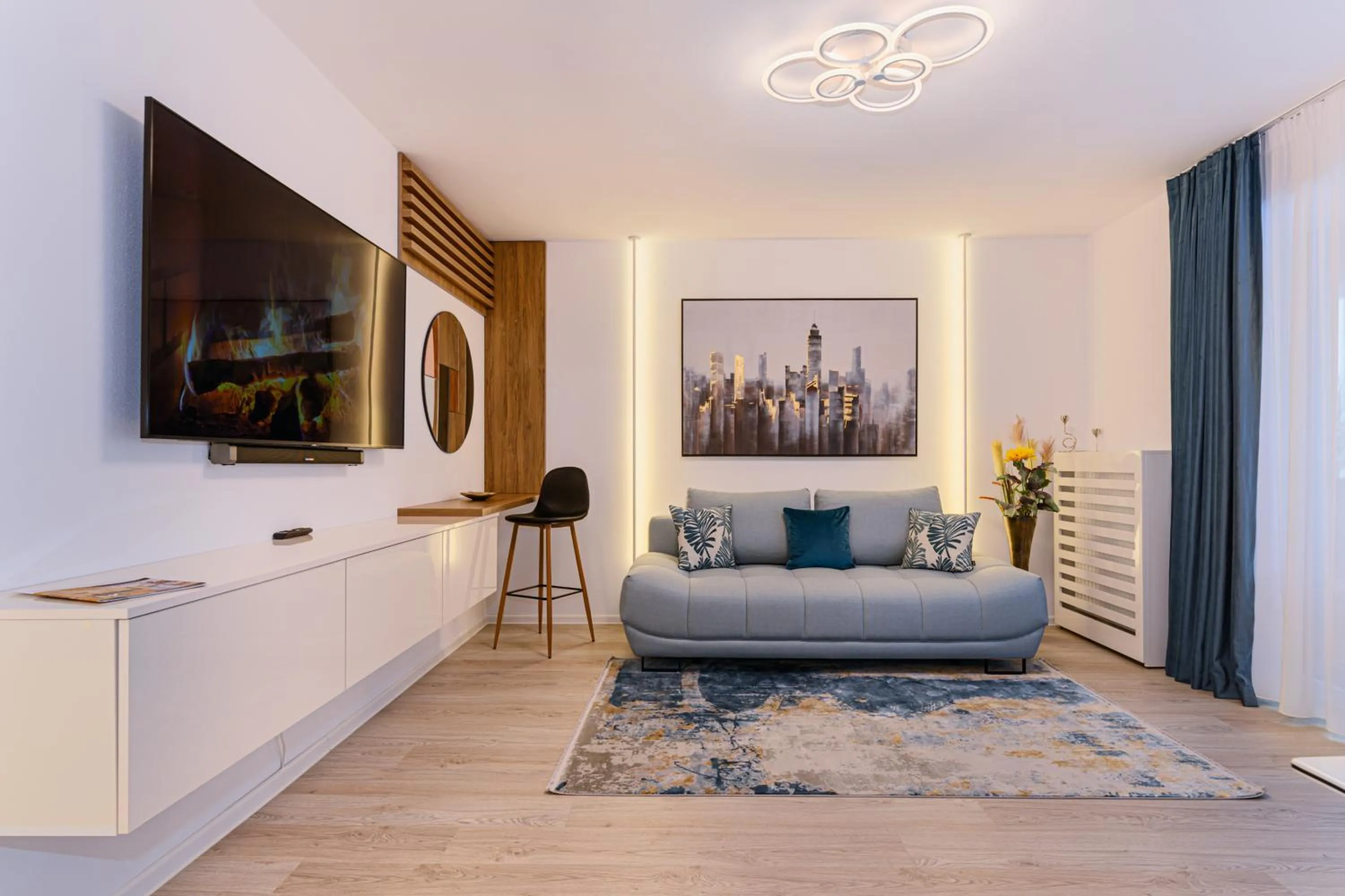 Communal lounge/ TV room in MK Apartments Brasov