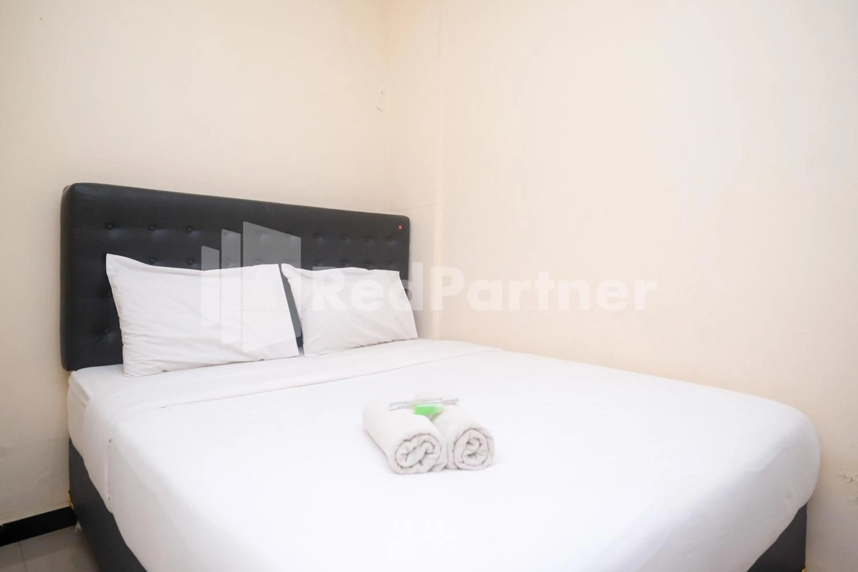 Bed in Griya Loka 2 Syariah Near Simpang Lima Mitra Reddoorz