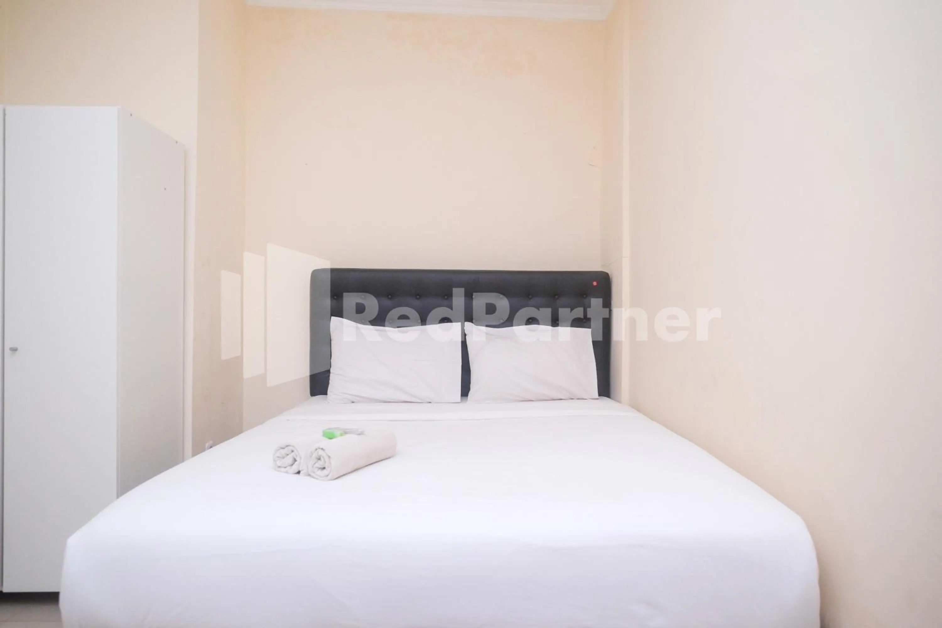 Bed in Griya Loka 2 Syariah Near Simpang Lima Mitra Reddoorz