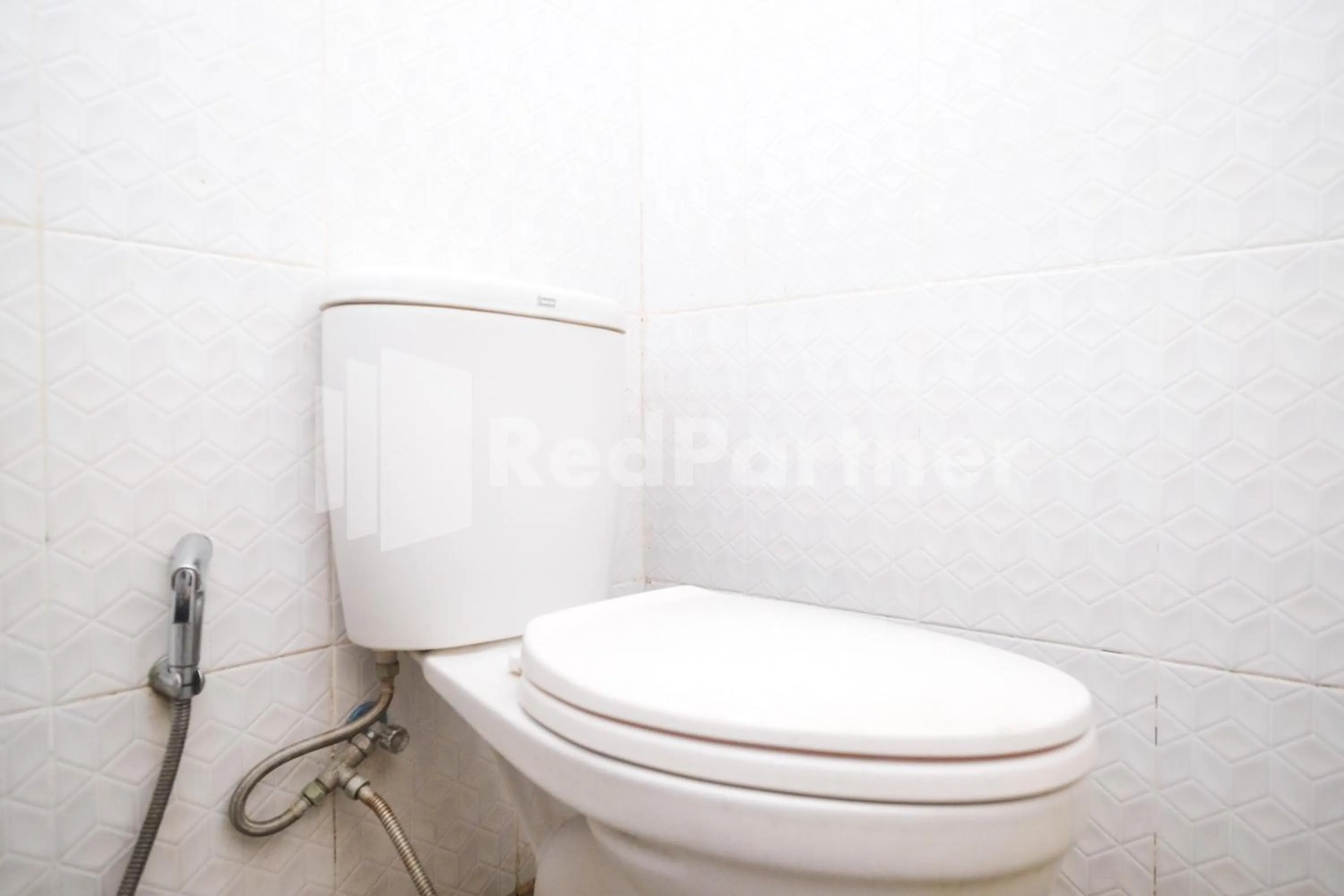 Bathroom in Griya Loka 2 Syariah Near Simpang Lima Mitra Reddoorz