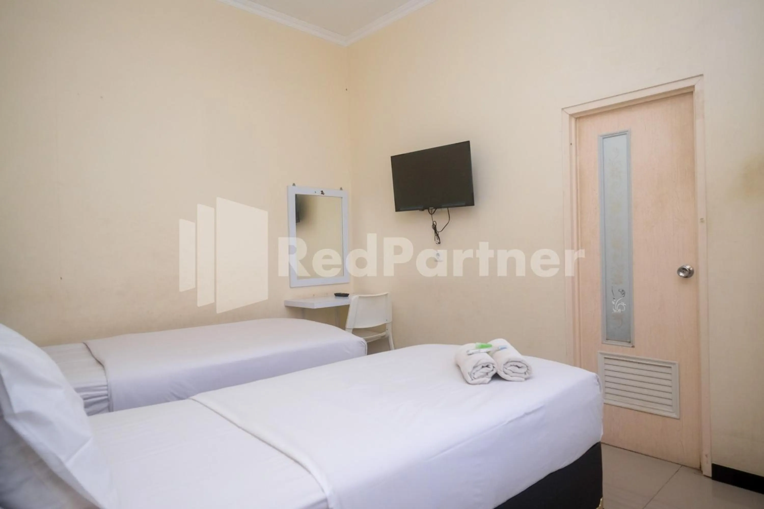 Bed in Griya Loka 2 Syariah Near Simpang Lima Mitra Reddoorz