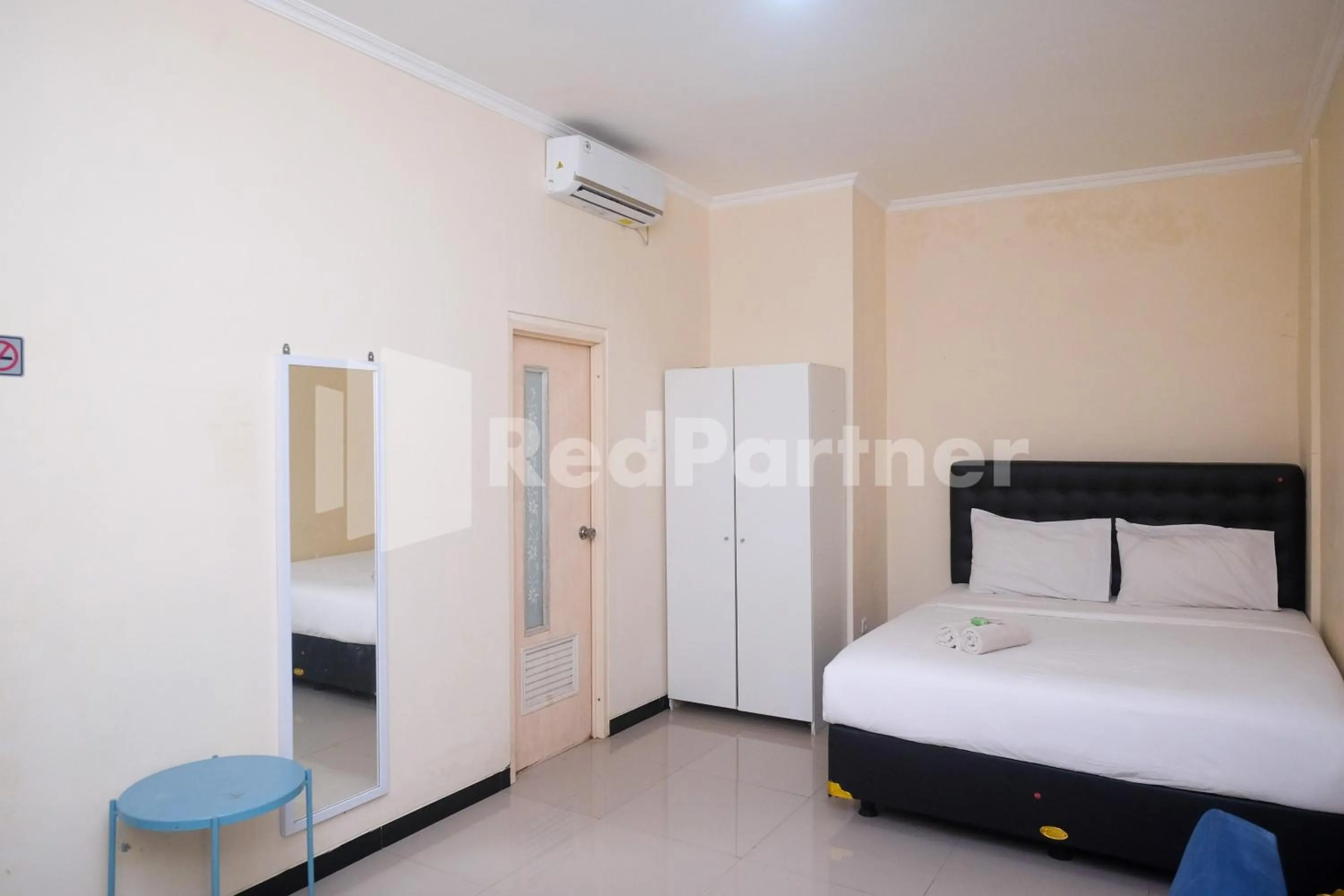 Bed in Griya Loka 2 Syariah Near Simpang Lima Mitra Reddoorz