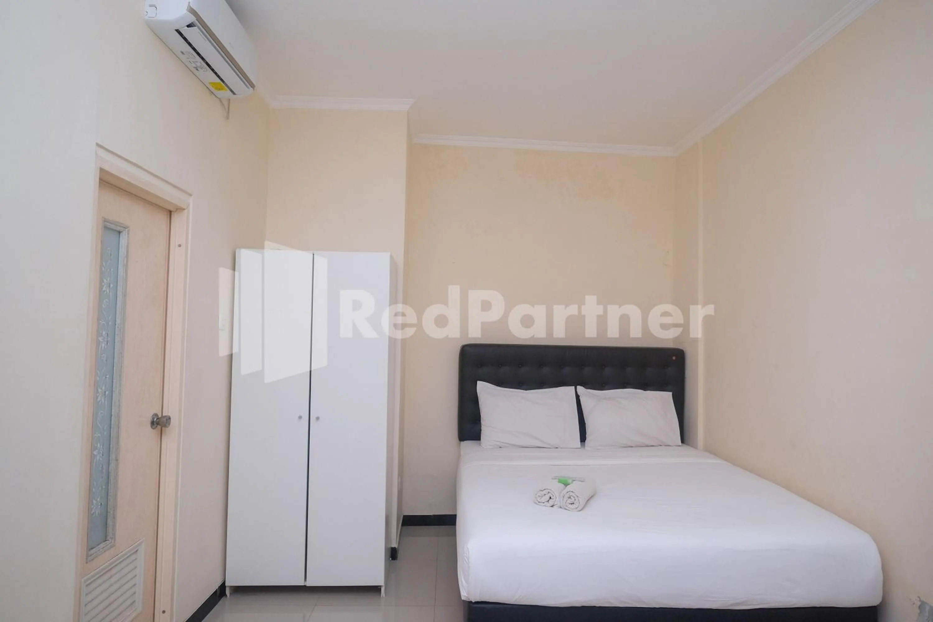 Bed in Griya Loka 2 Syariah Near Simpang Lima Mitra Reddoorz