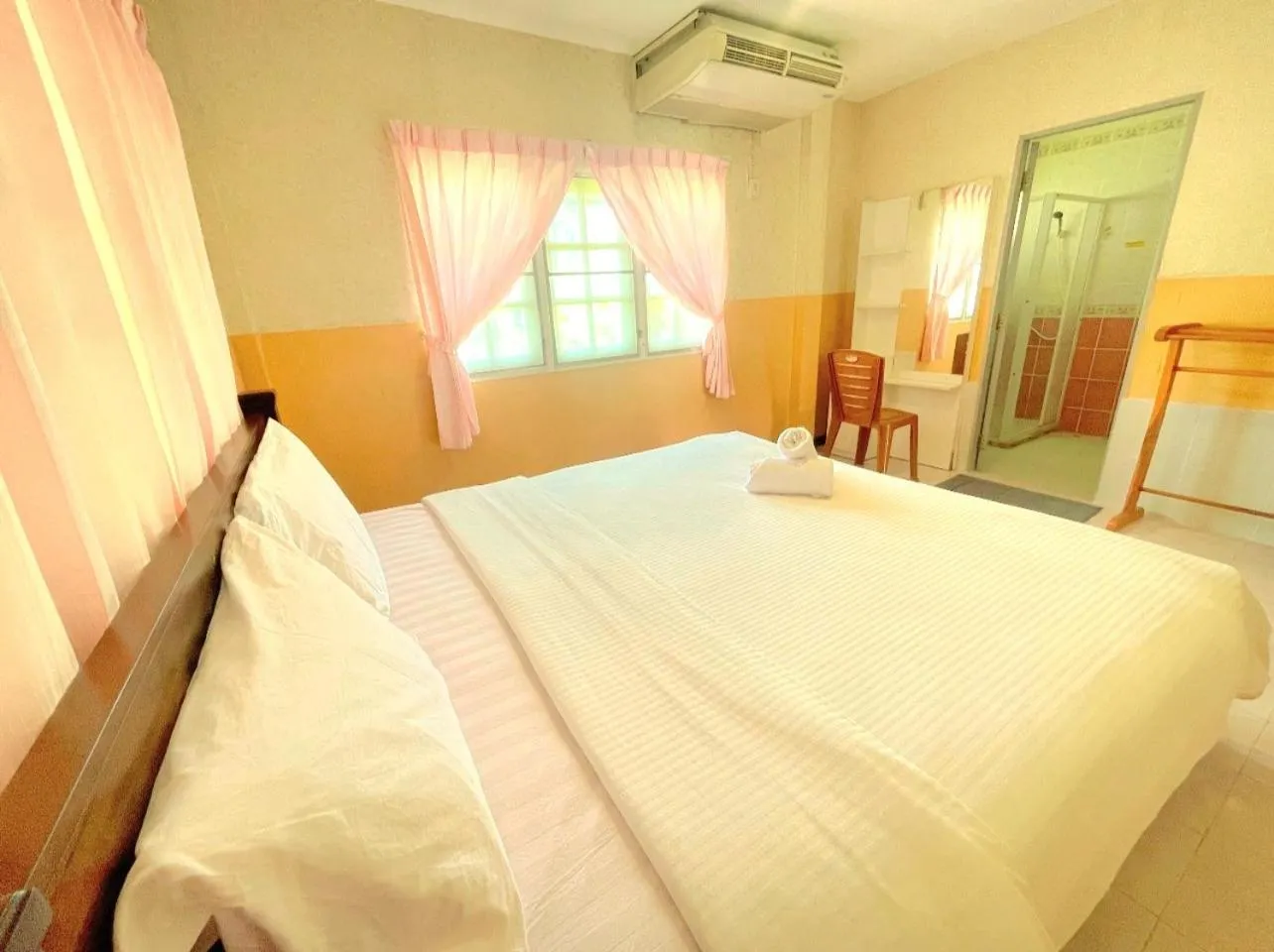 Bed in Baan Golden Resort & Residences