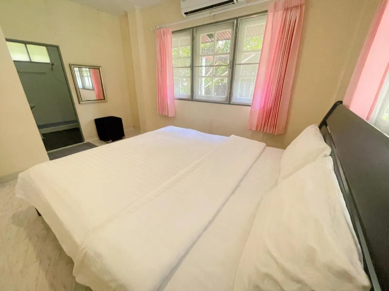 Bed in Baan Golden Resort & Residences