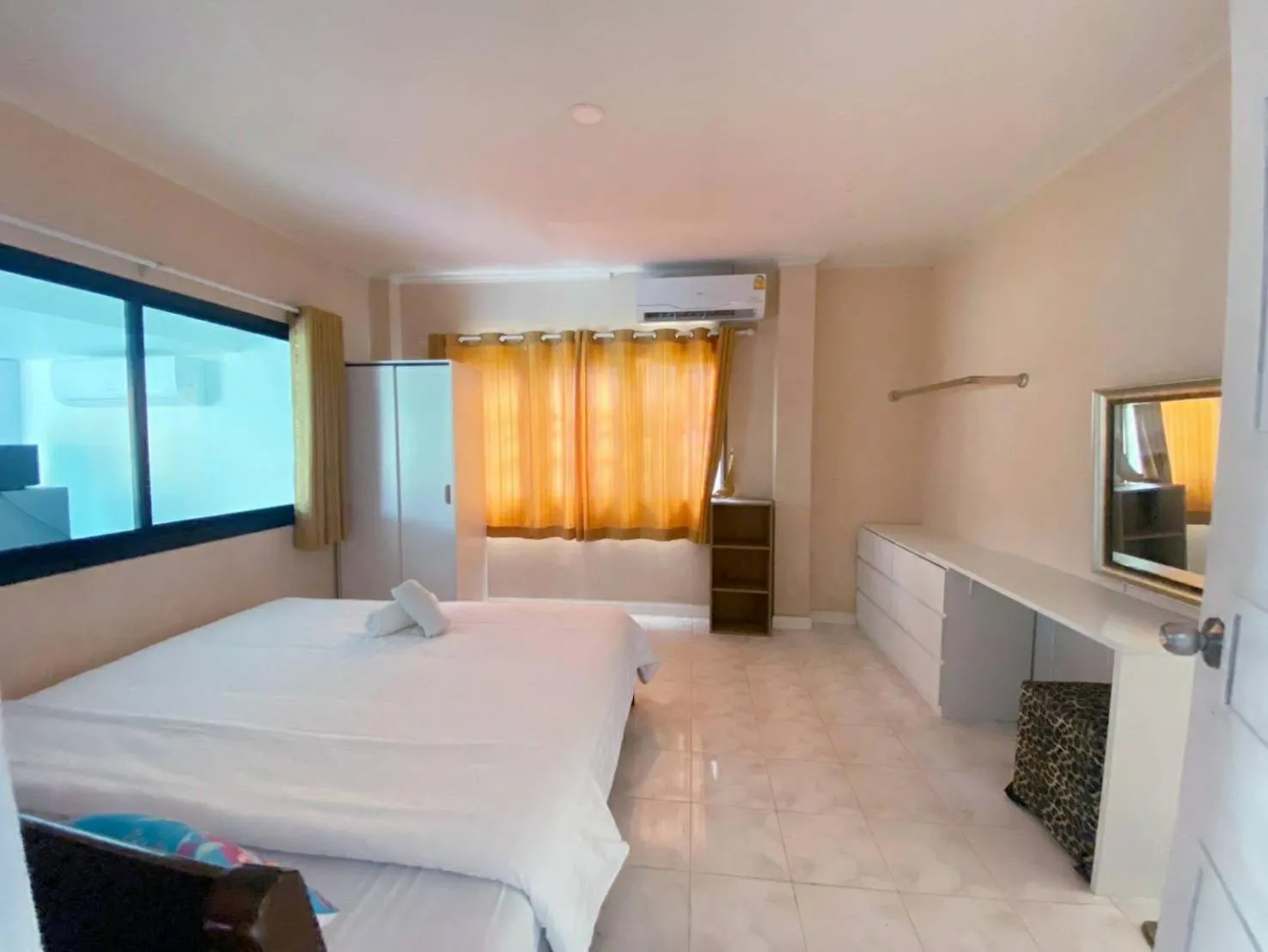 Bed in Baan Golden Resort & Residences