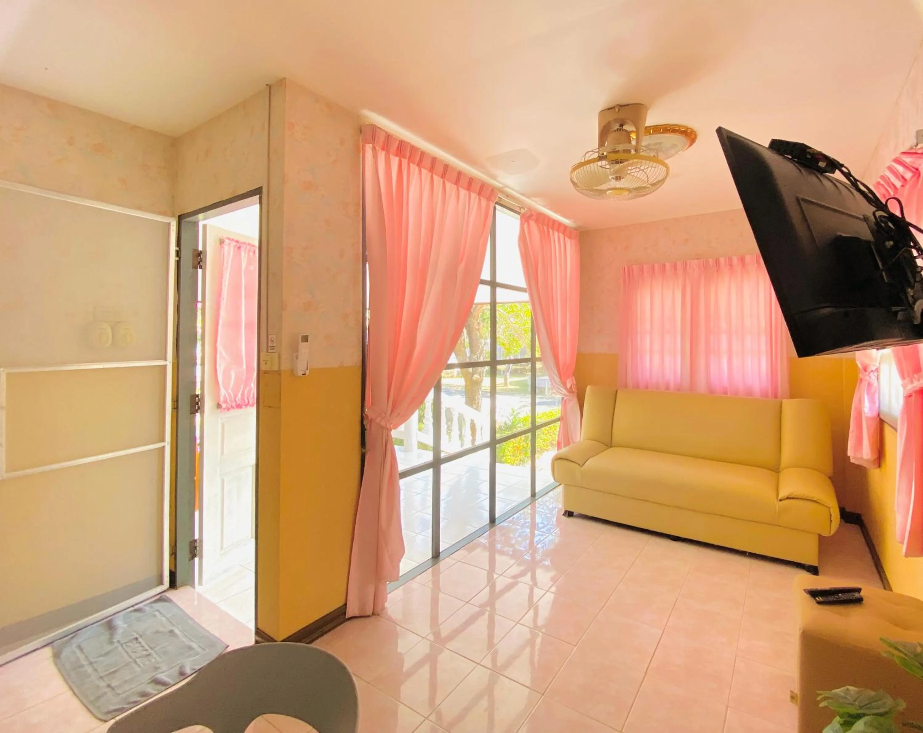 Baan Golden Resort & Residences