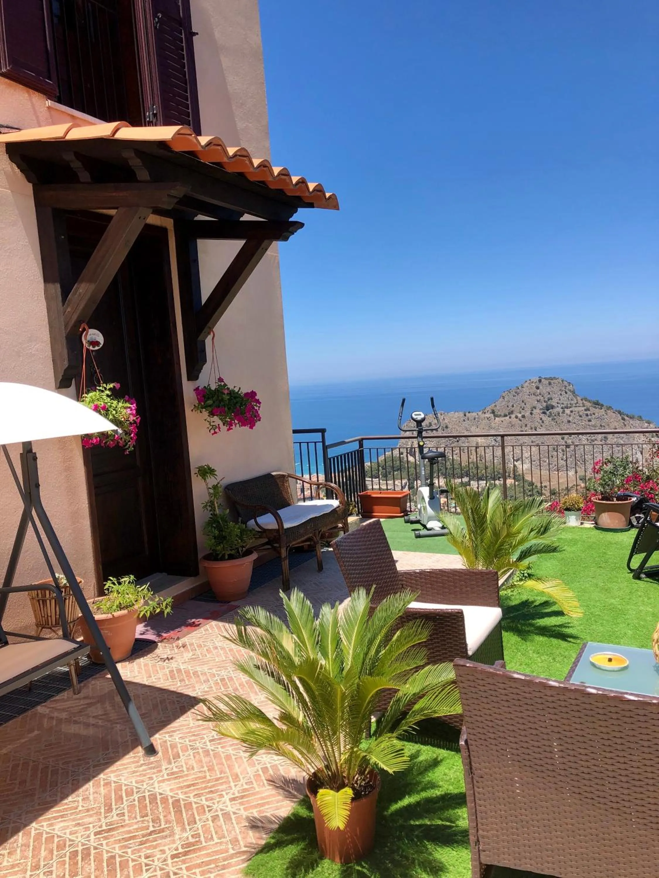 Property building in B&B Roomantic & Piscina Idromassaggio