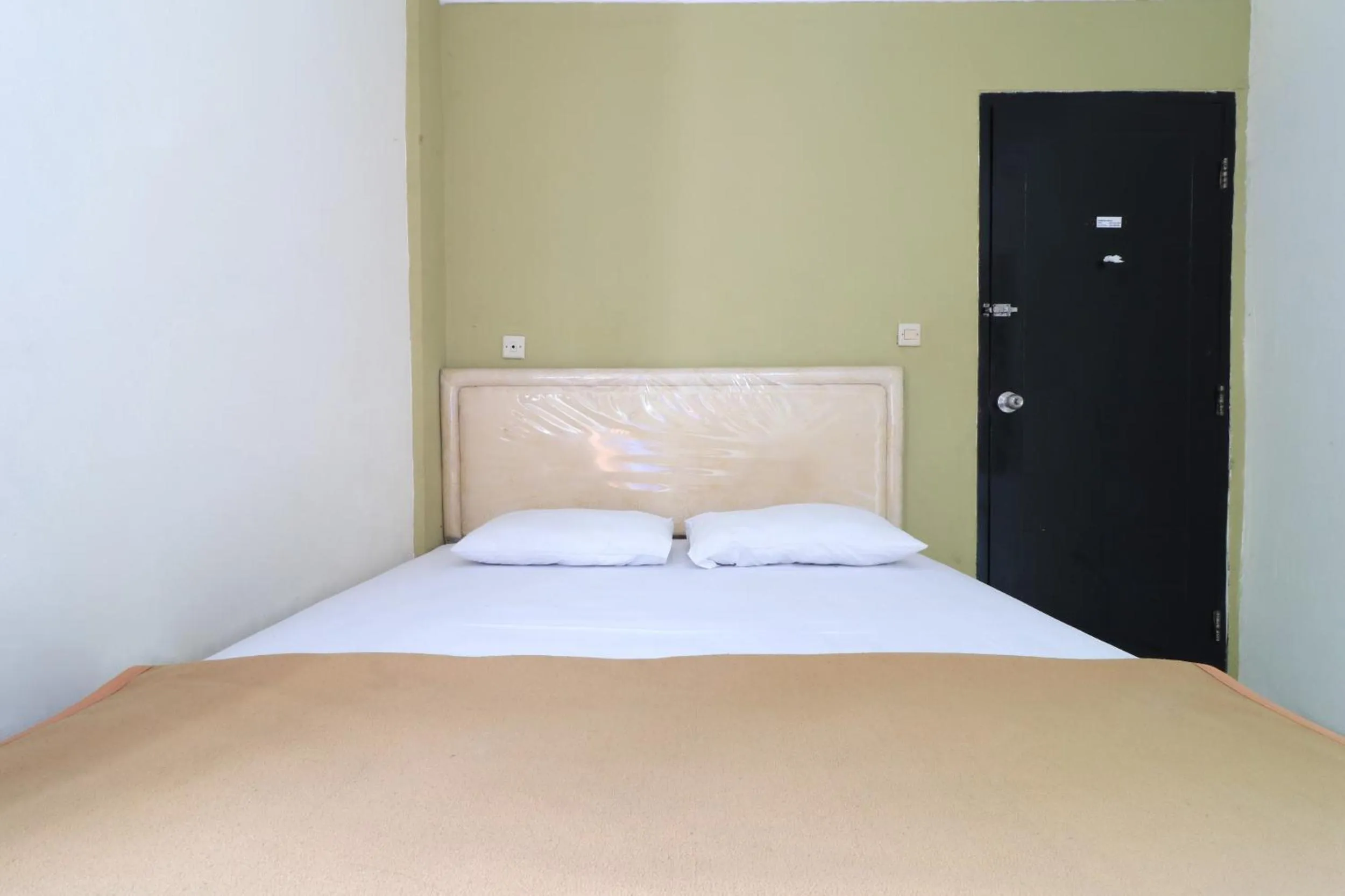 Bedroom, Bed in AMS Hotel Koja