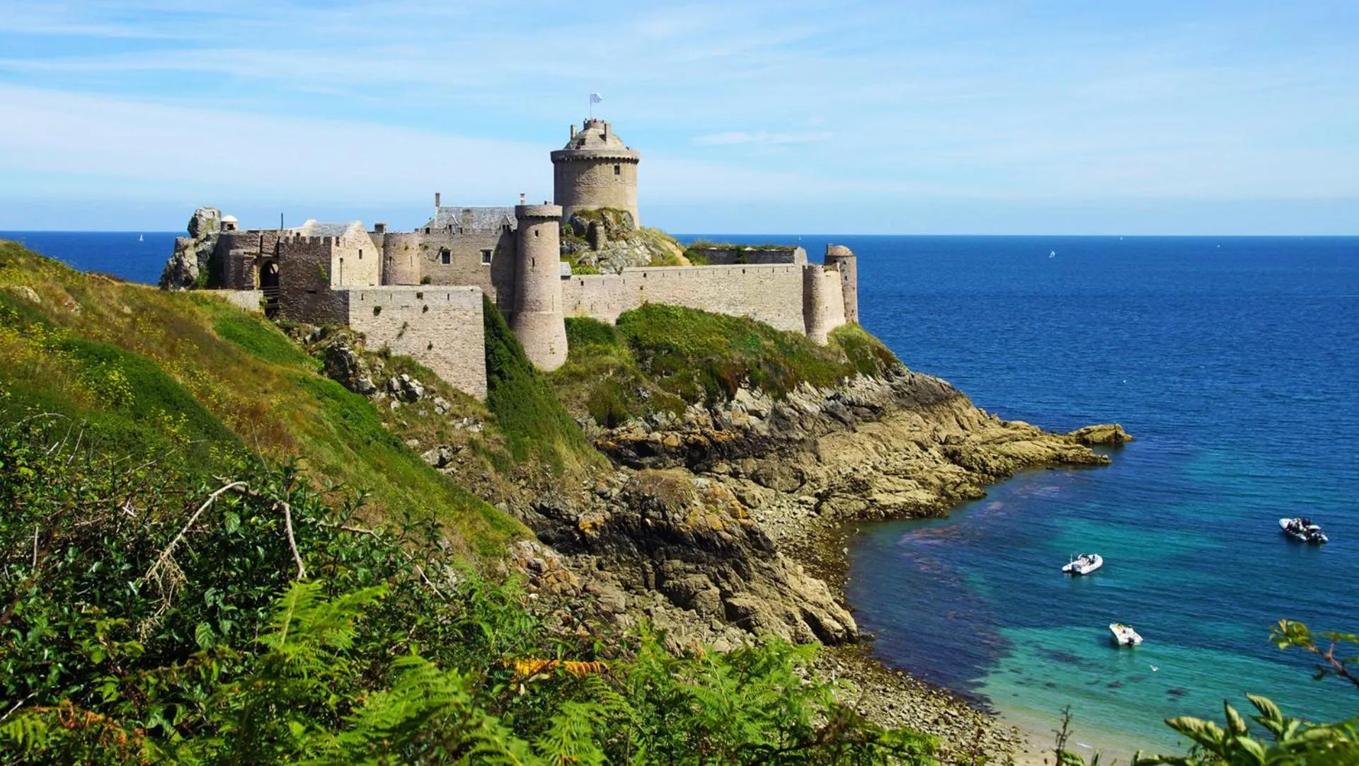 Nearby landmark in Artefact