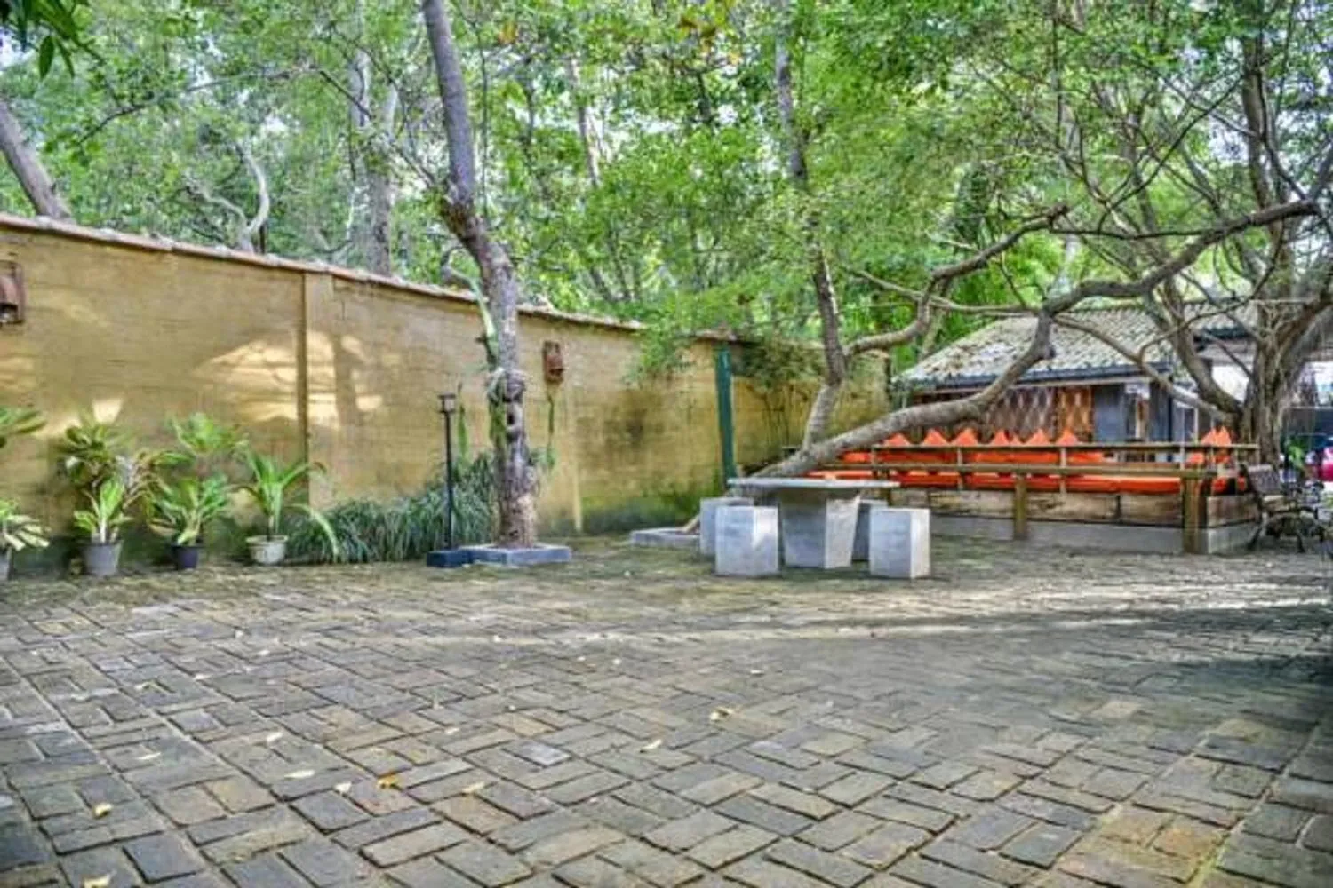 Garden in Hotel Vibration