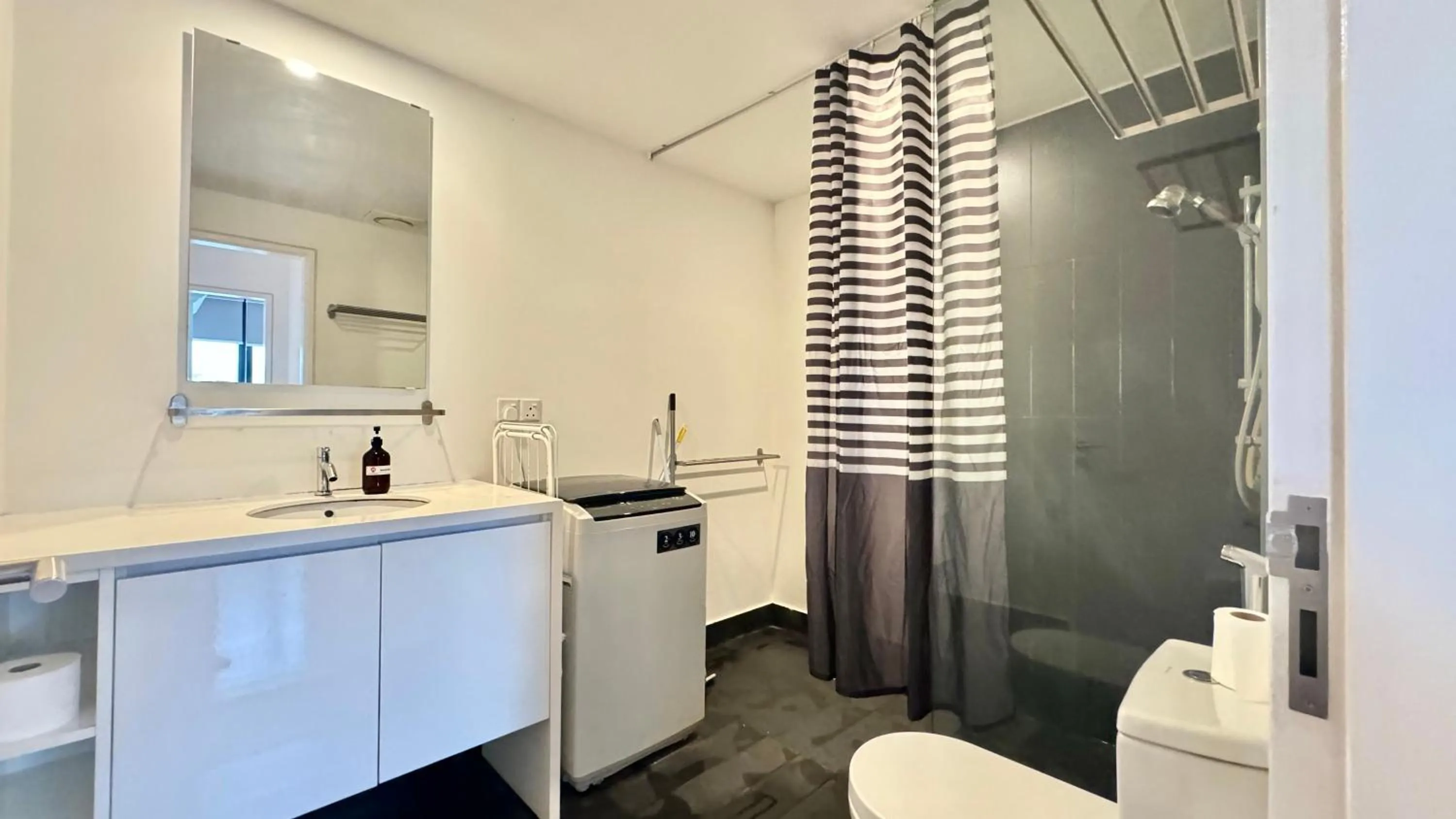 Bathroom in Manatidur@THE HUB SS2