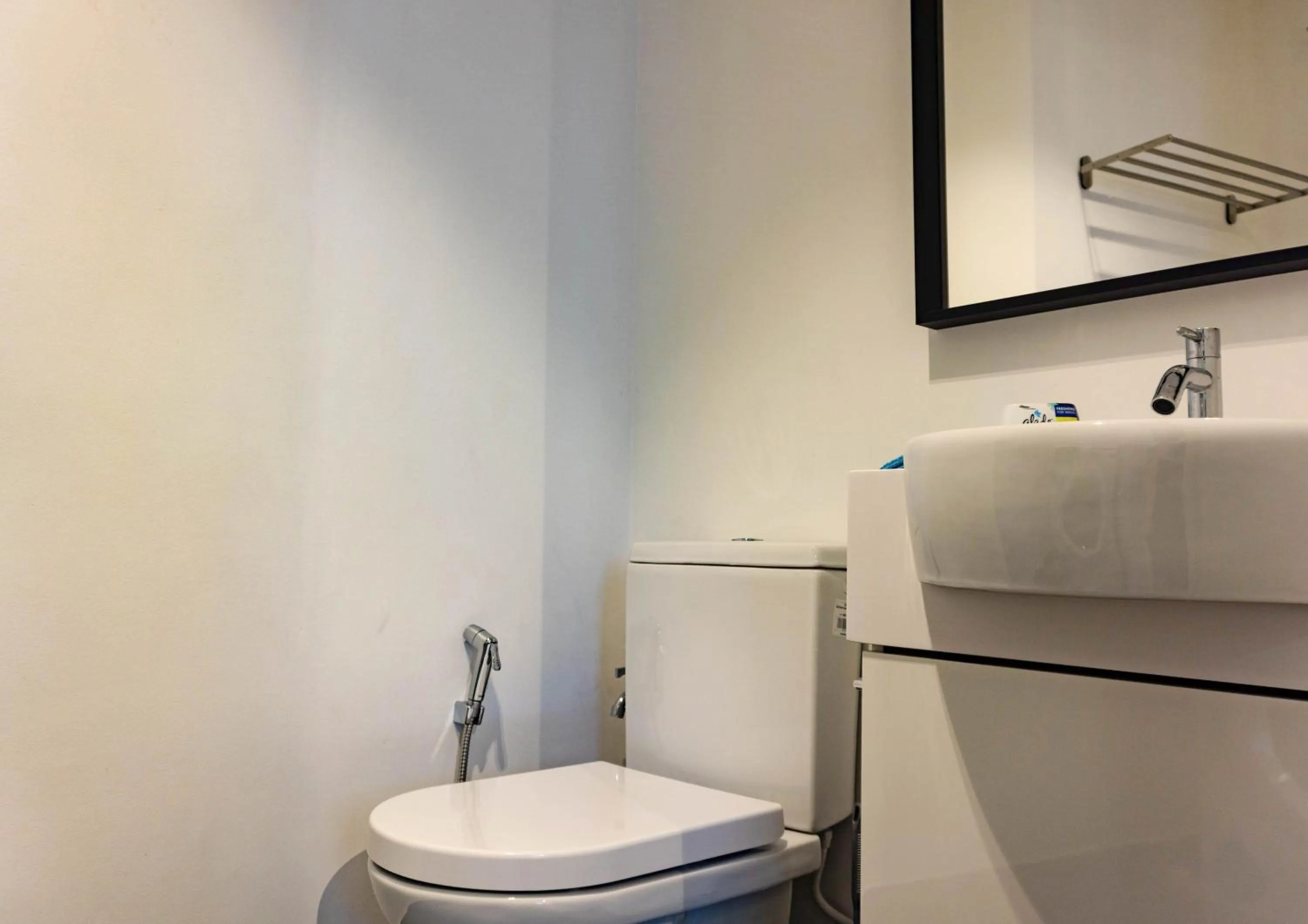 Toilet in Manatidur@THE HUB SS2