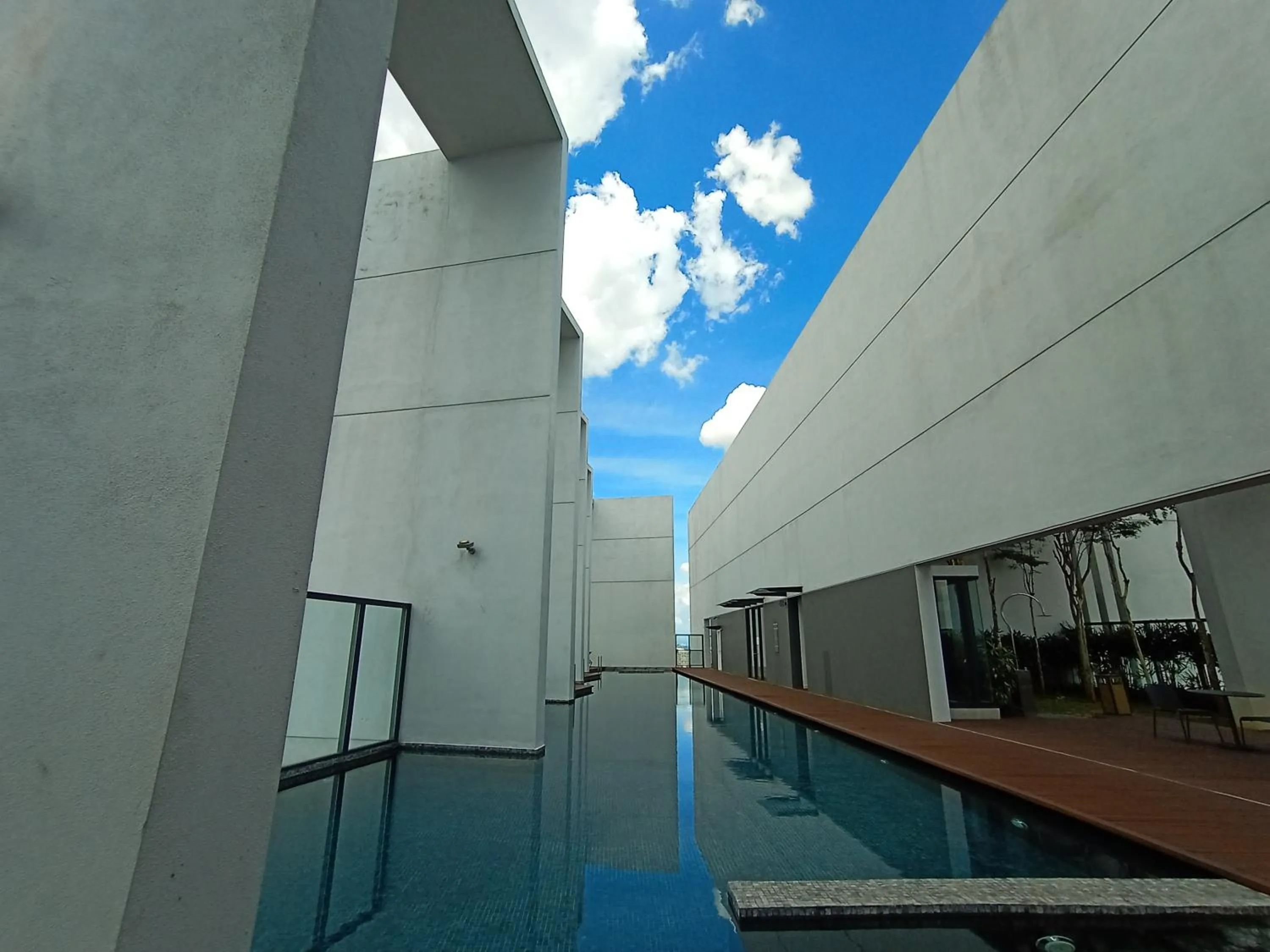 Swimming pool in Manatidur@THE HUB SS2