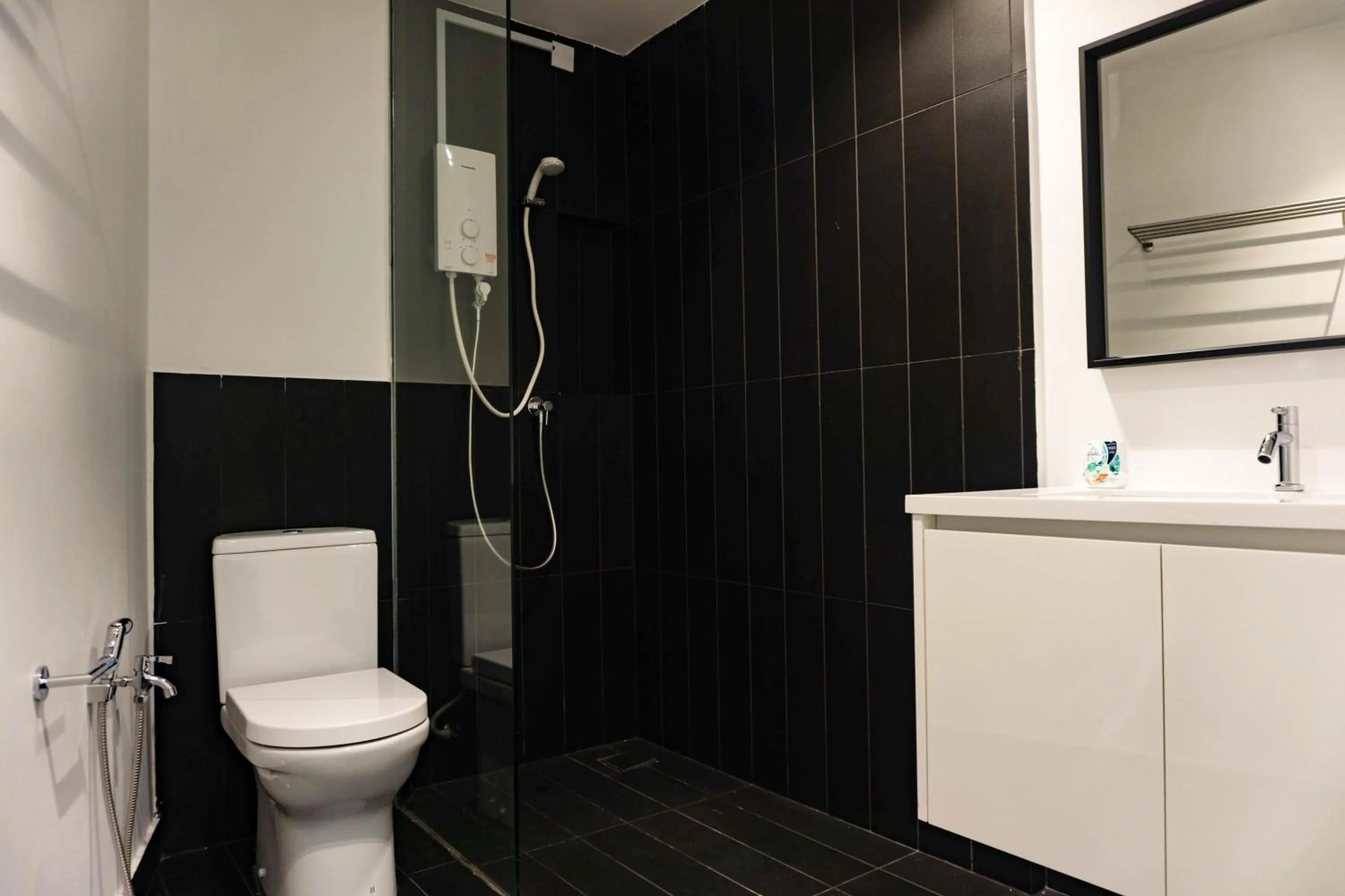 Shower in Manatidur@THE HUB SS2