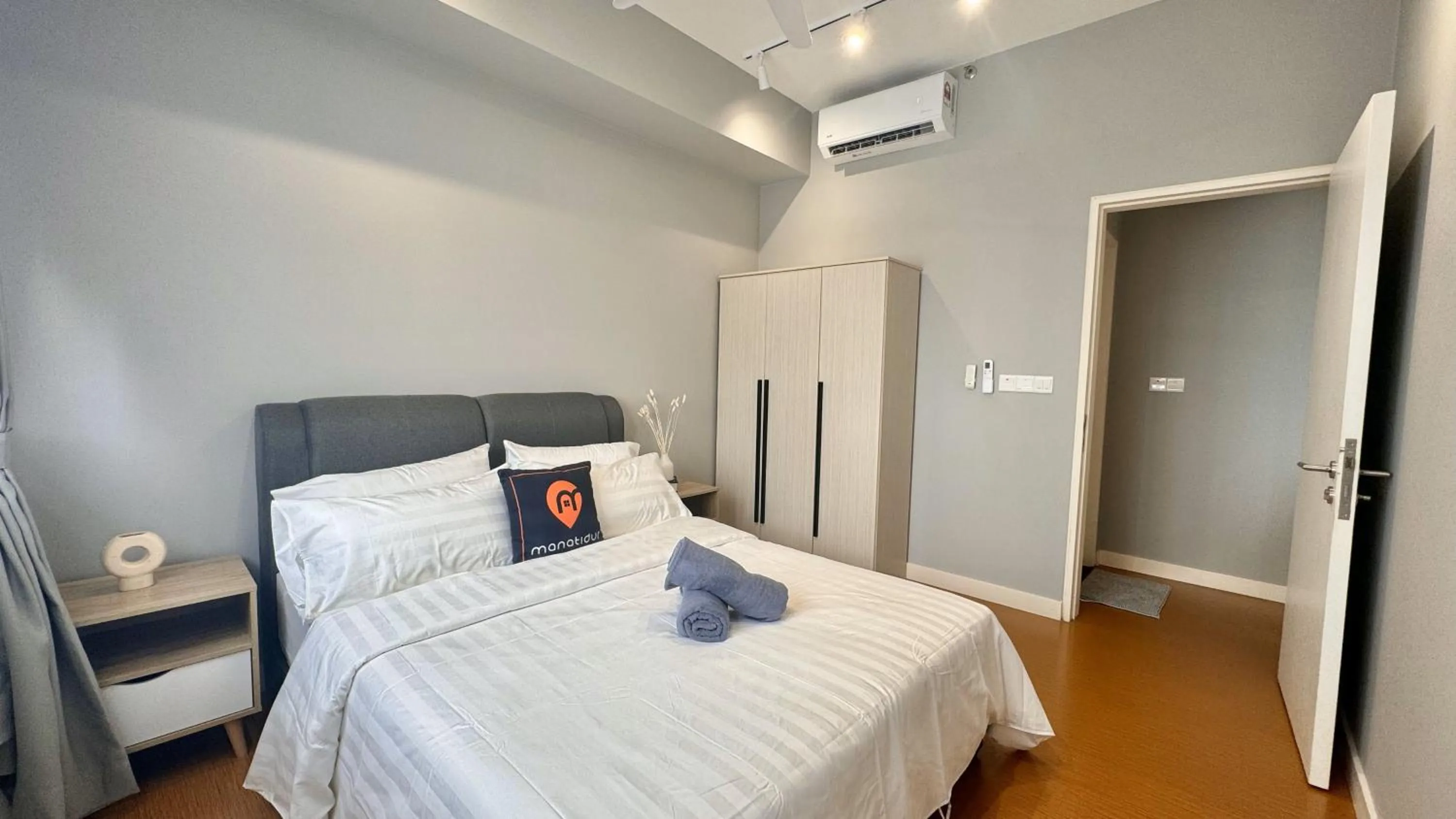 Bedroom, Bed in Manatidur@THE HUB SS2