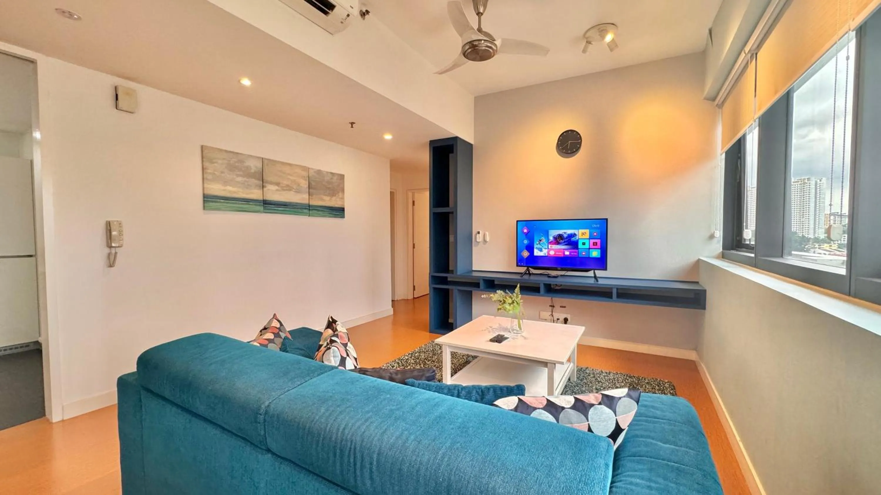 TV and multimedia in Manatidur@THE HUB SS2