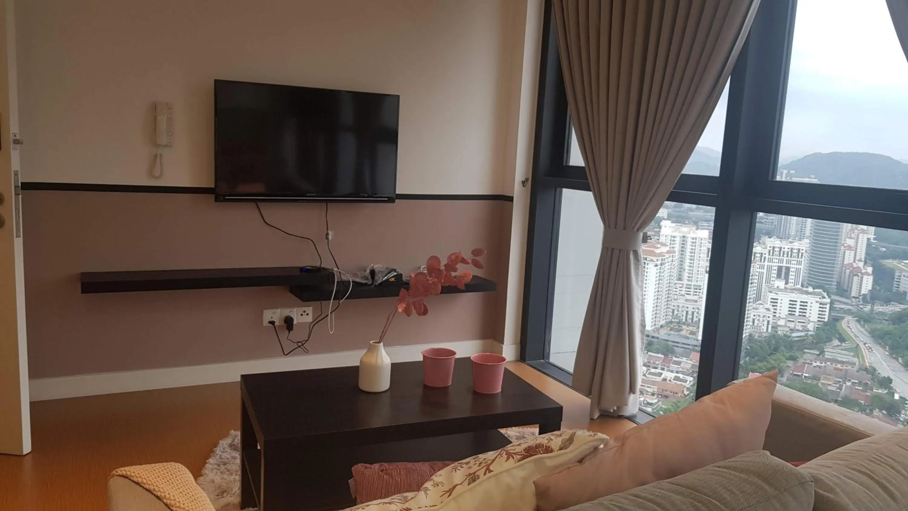 TV and multimedia in Manatidur@THE HUB SS2