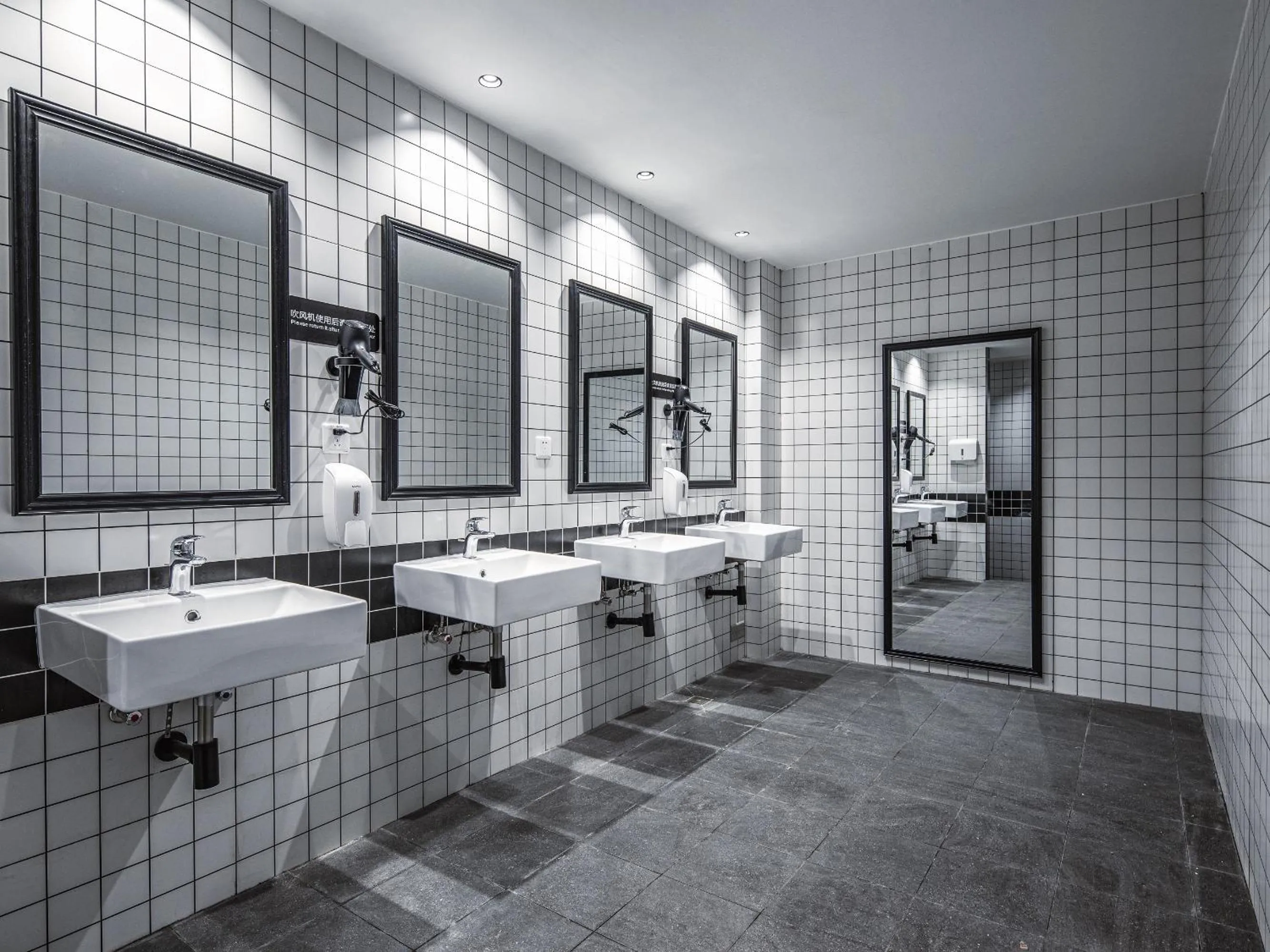 Toilet in Xi'an Desti Youth Park Hostel Bell & Drum Tower