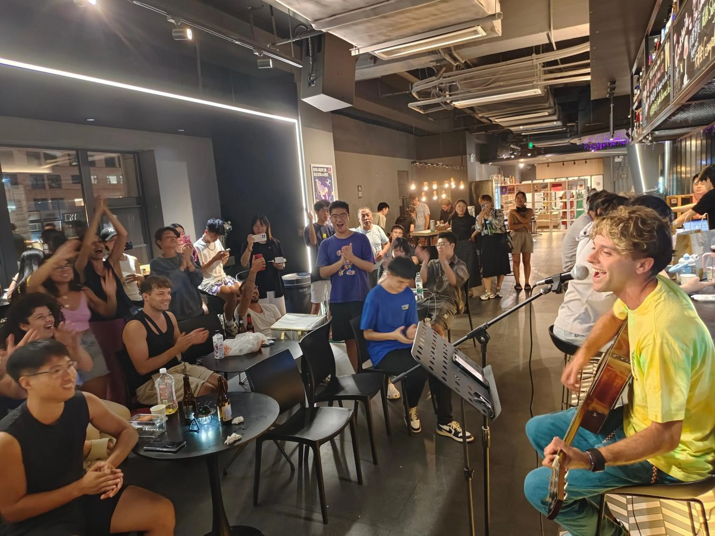 People in Xi'an Desti Youth Park Hostel Bell & Drum Tower