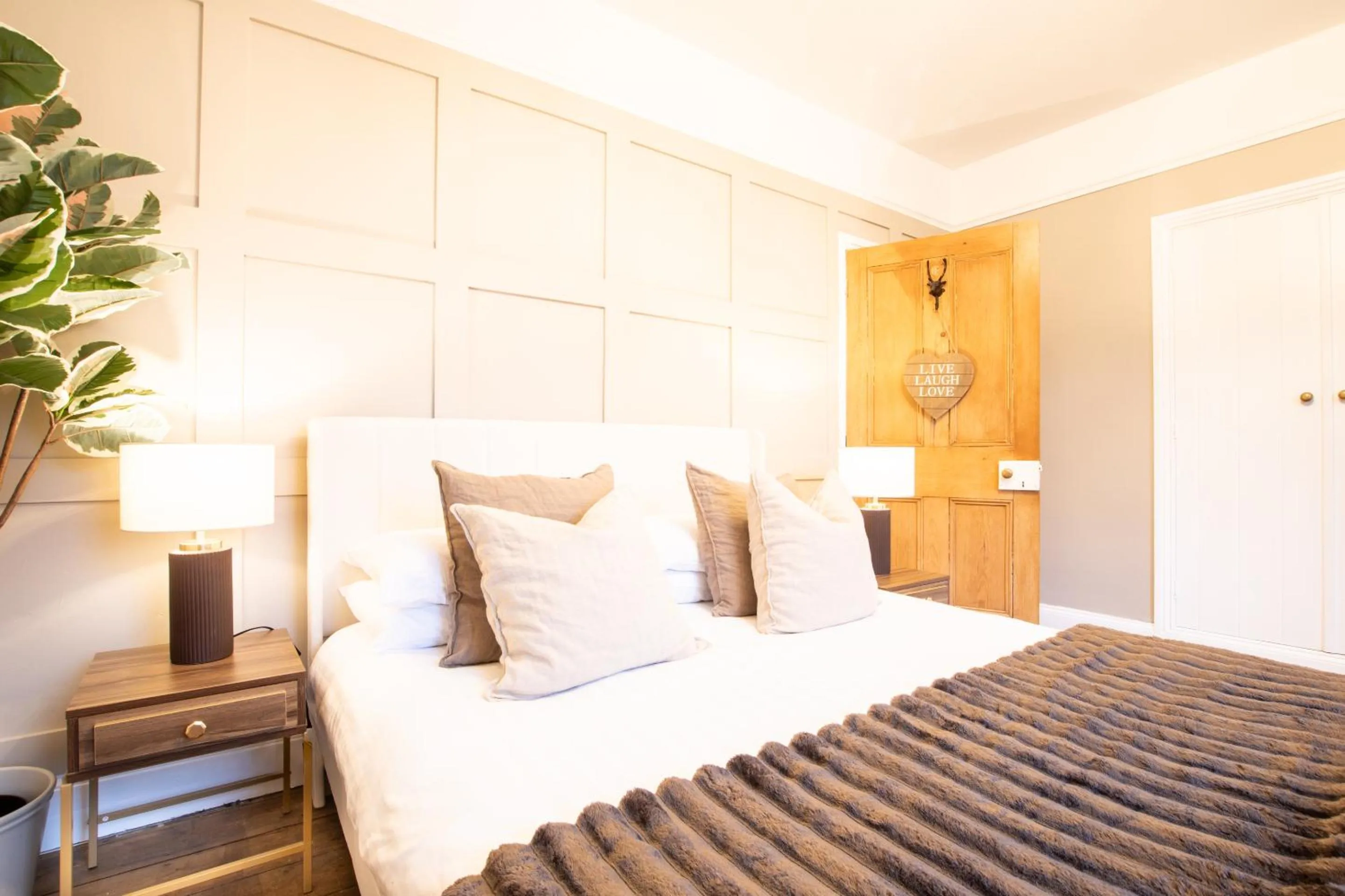 Bedroom, Bed in Northern Hideaways St Cuthberts, Seahouses