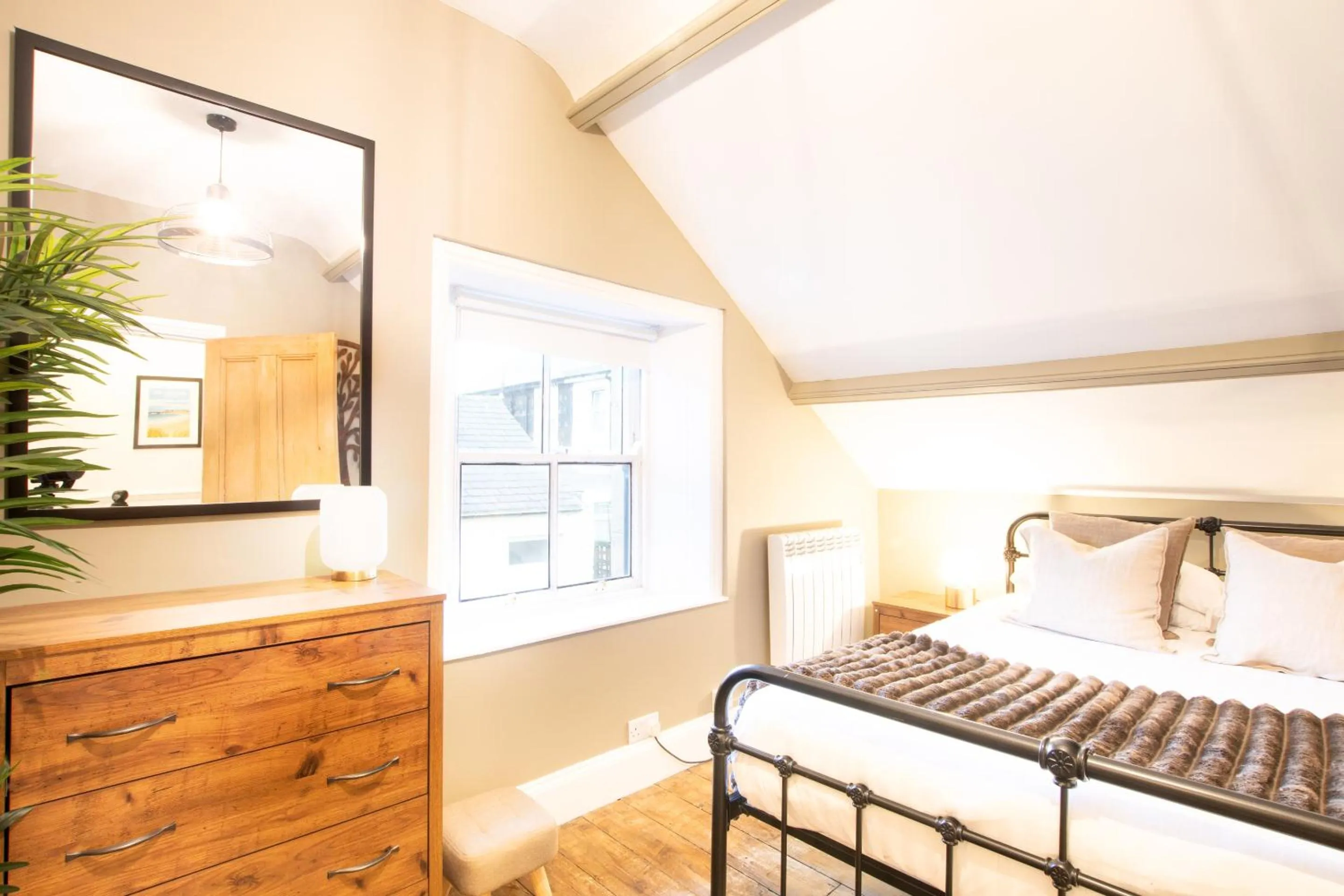 Bedroom, Bed in Northern Hideaways St Cuthberts, Seahouses