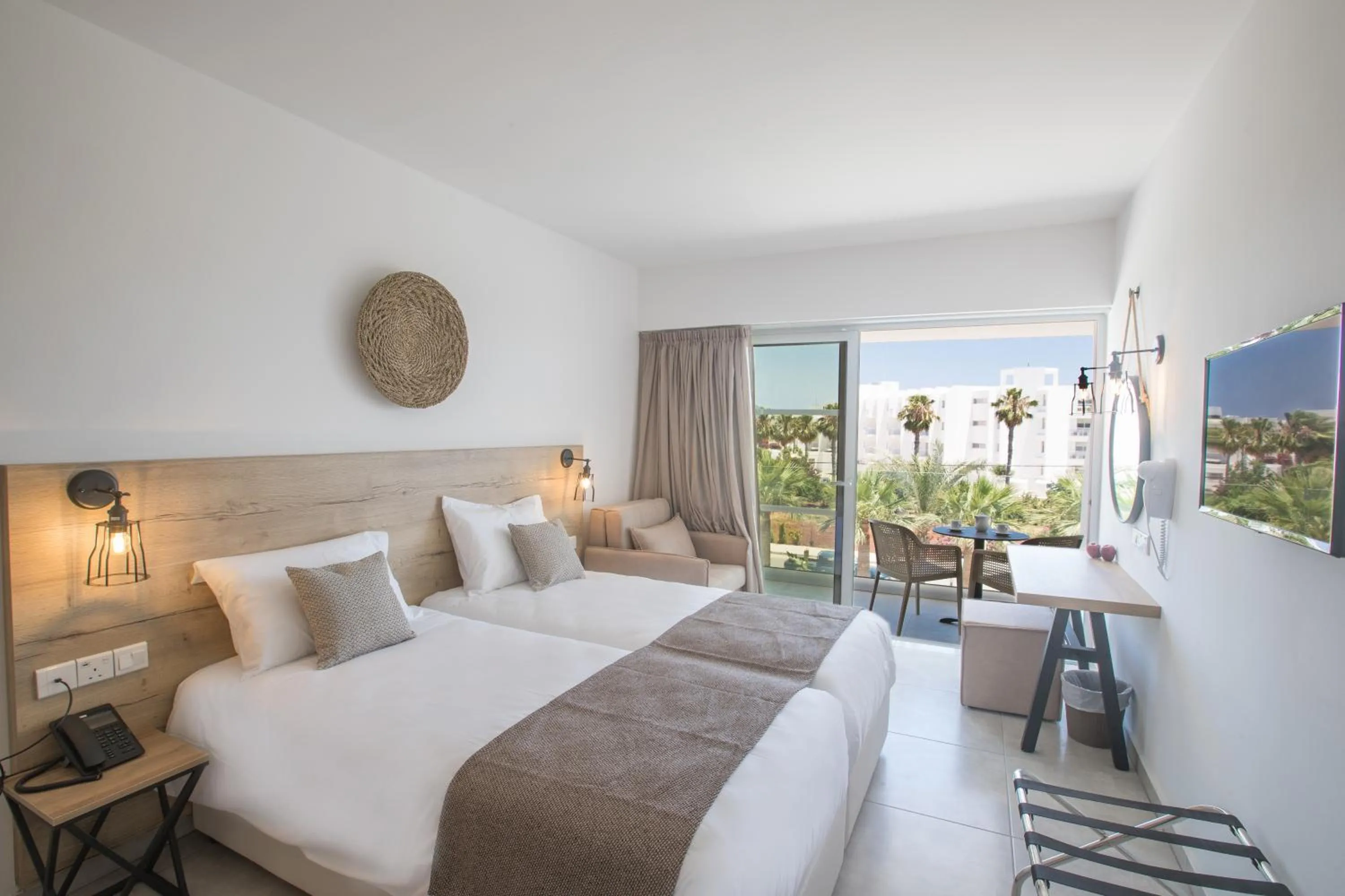 Bed in Bohemian Gardens Hotel