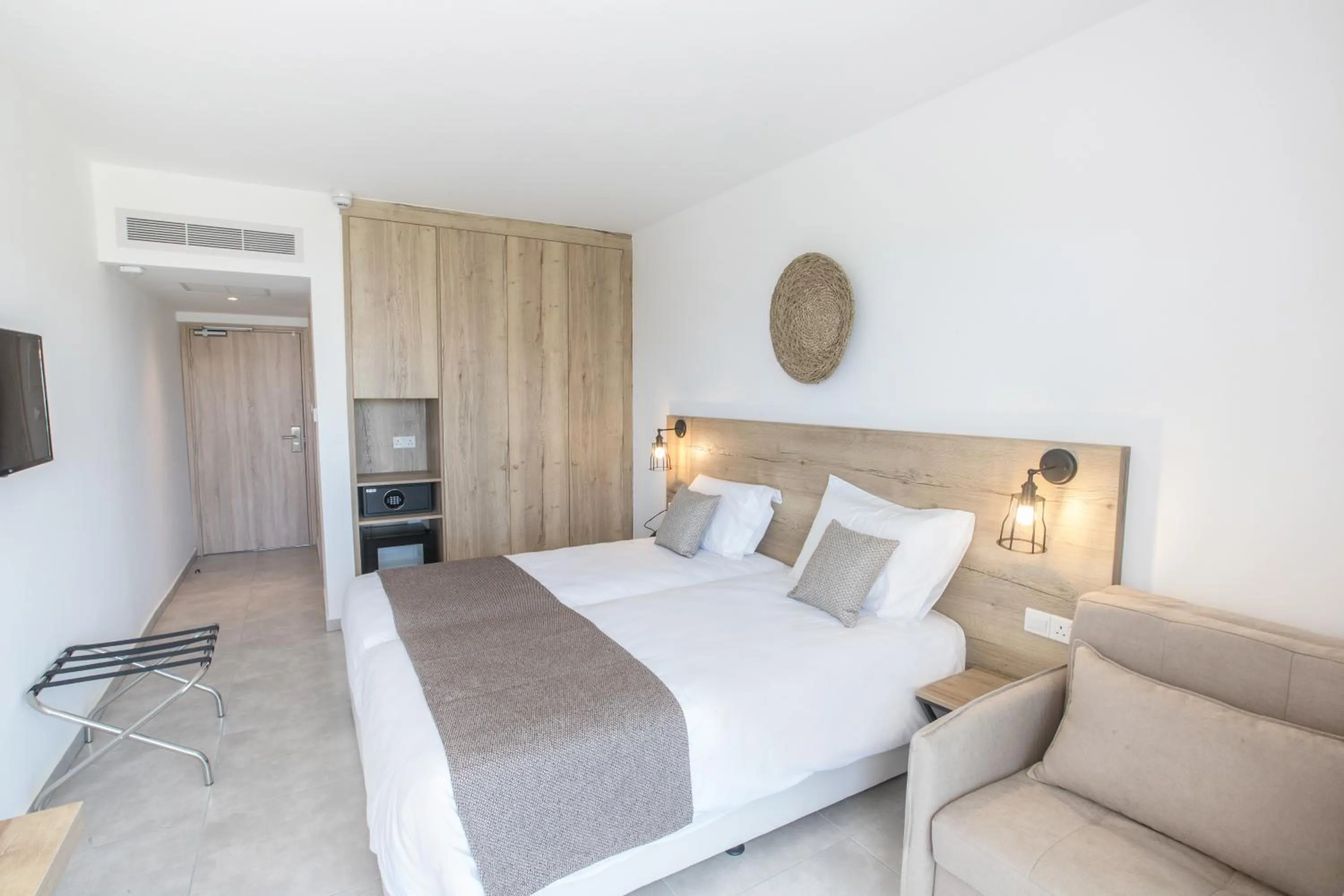 Bed in Bohemian Gardens Hotel