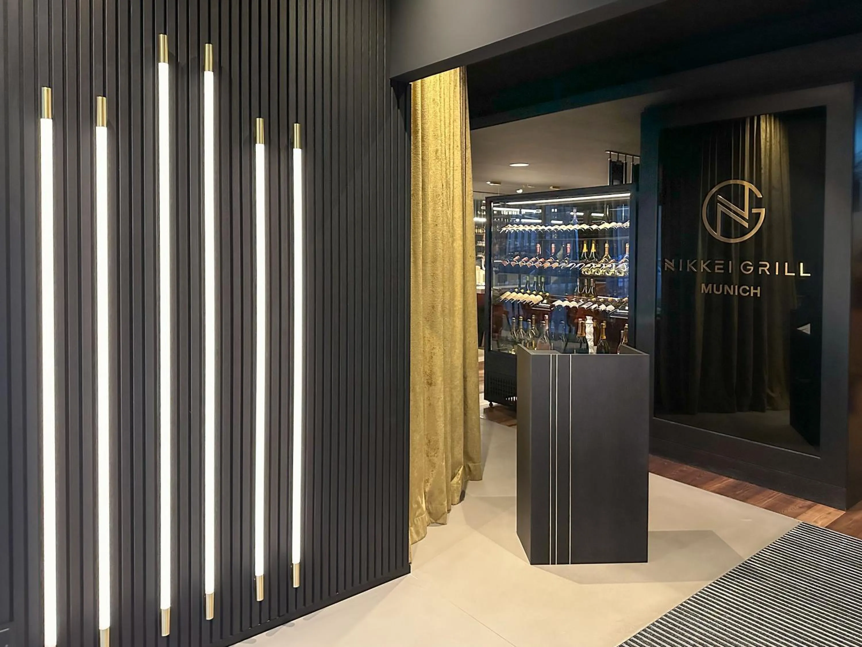 Restaurant/places to eat in La Mansion Vi Vadi Hotel