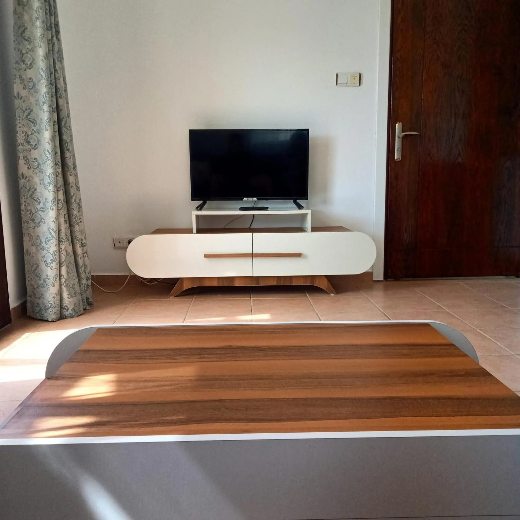 Communal lounge/ TV room in The Mara Suite