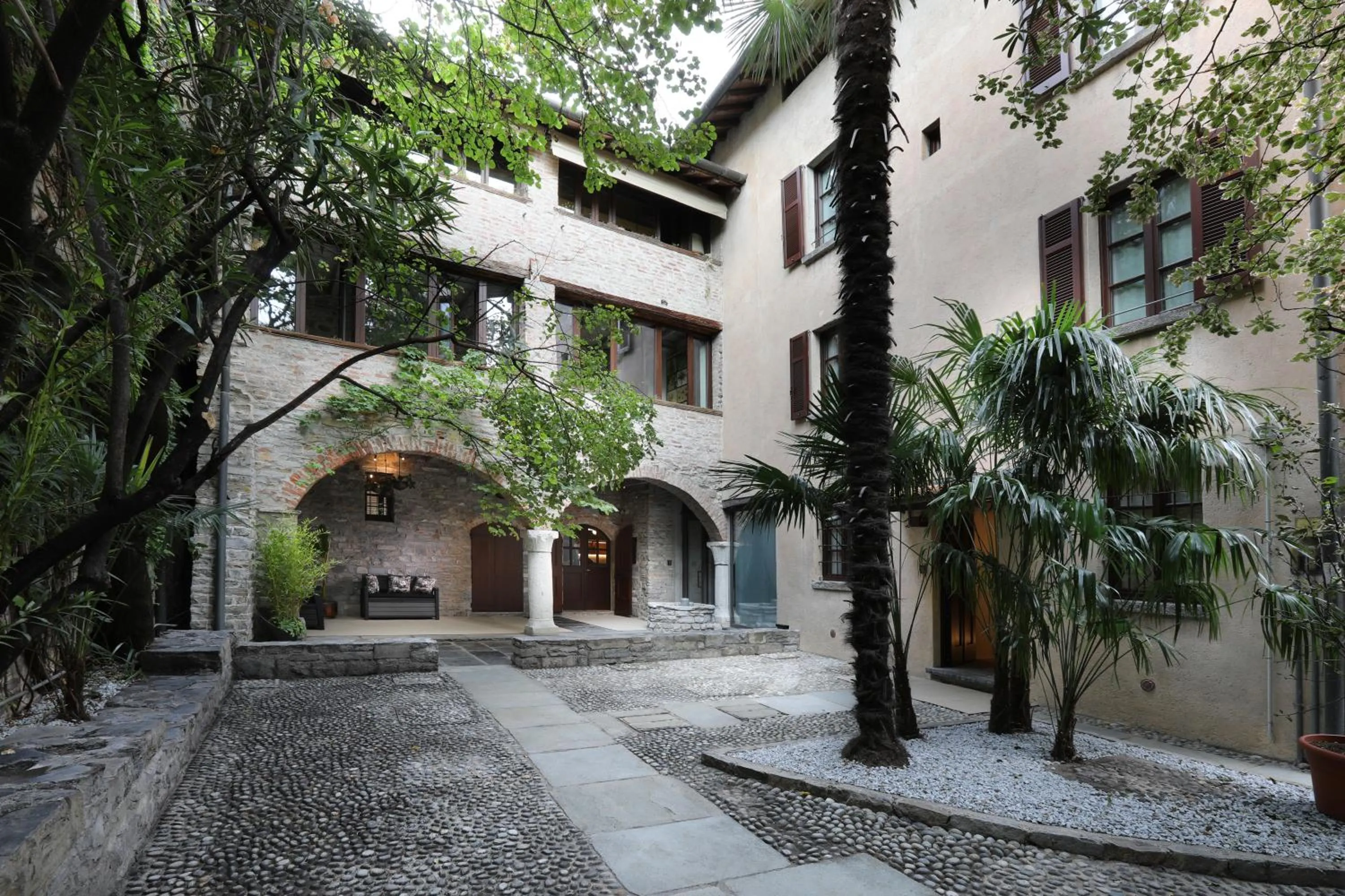 Property building in Suites&Atelier Lake Como