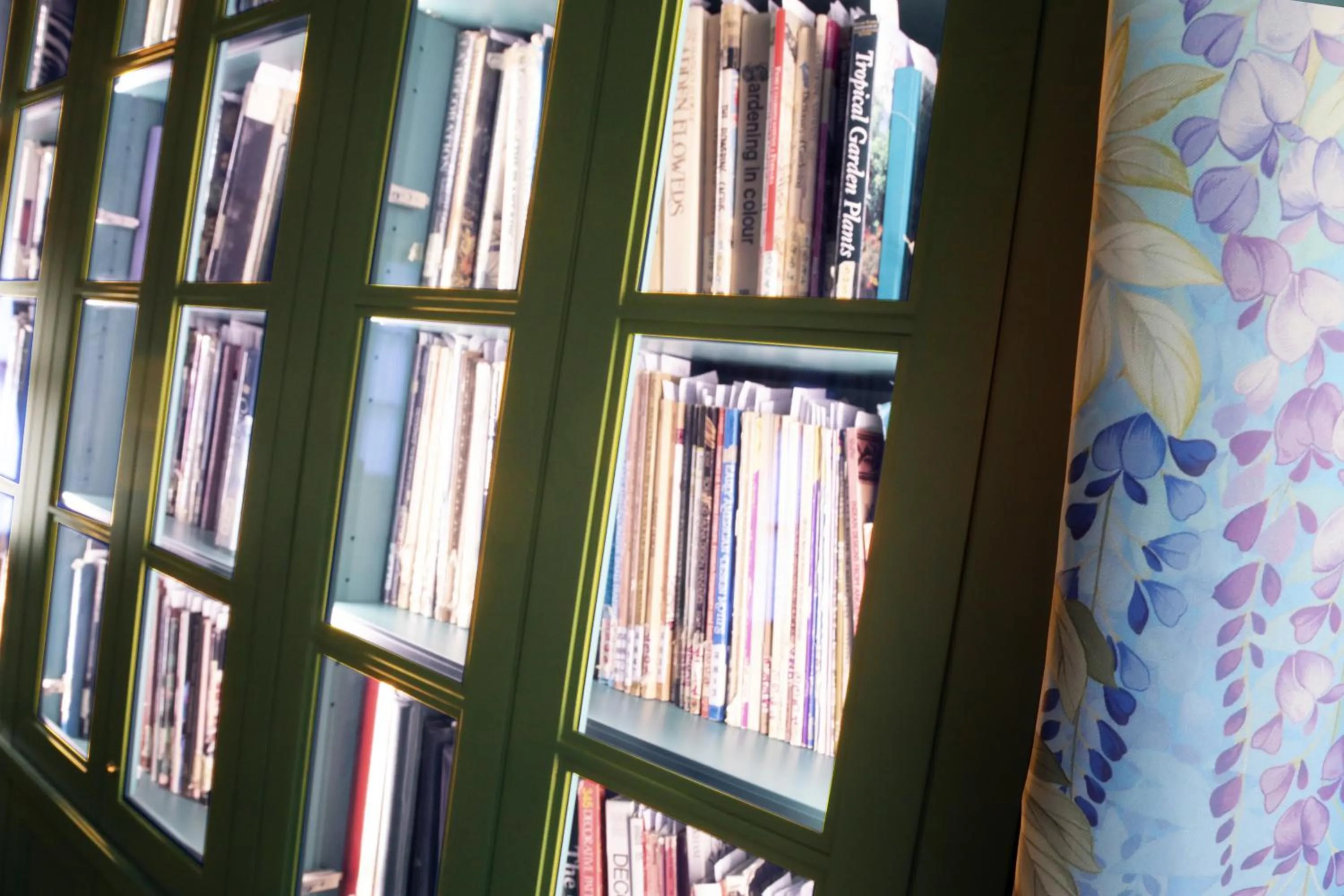 Library in Suites&Atelier Lake Como