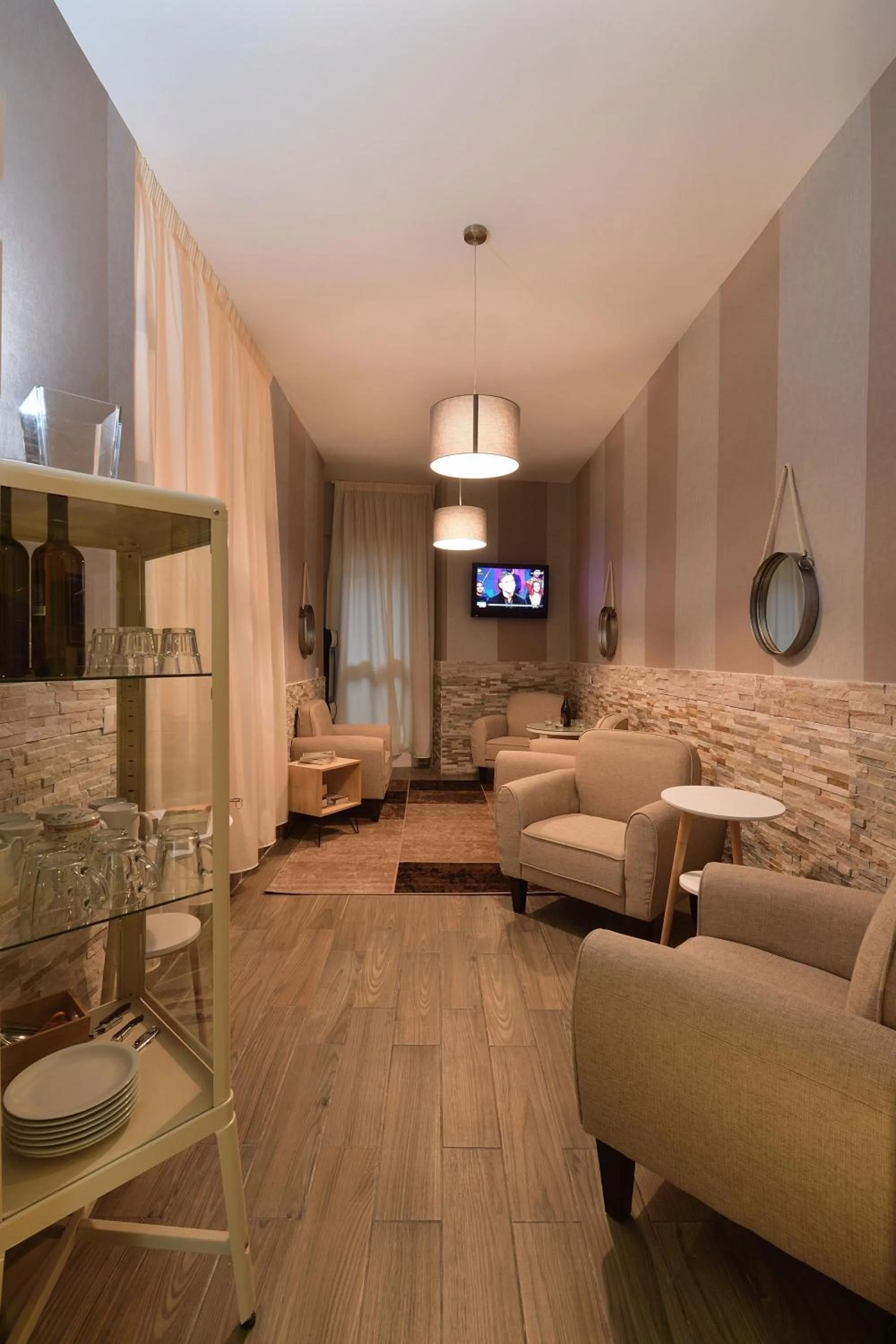 Communal lounge/ TV room in Rome Vatican Inn