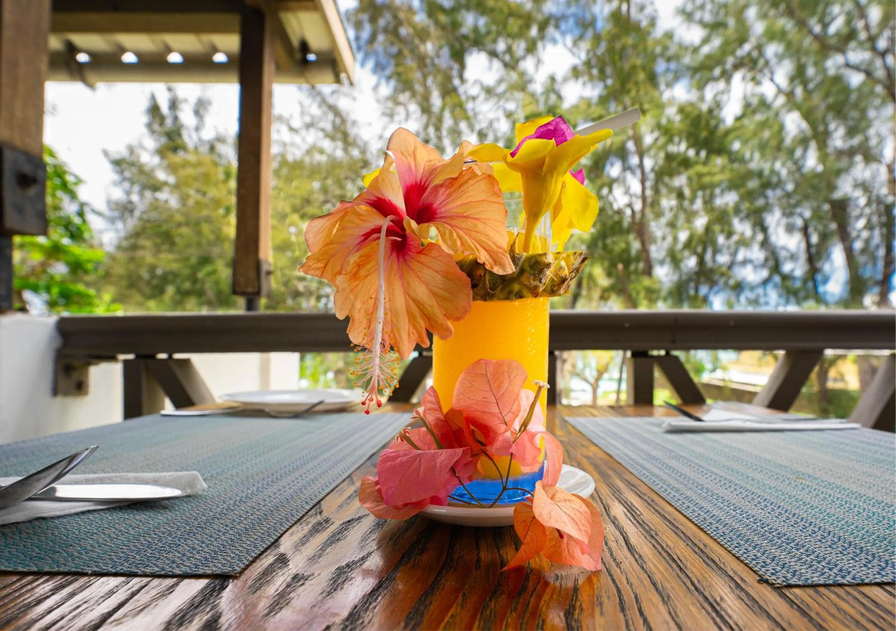 Restaurant/places to eat in Le Grand Bleu Hotel