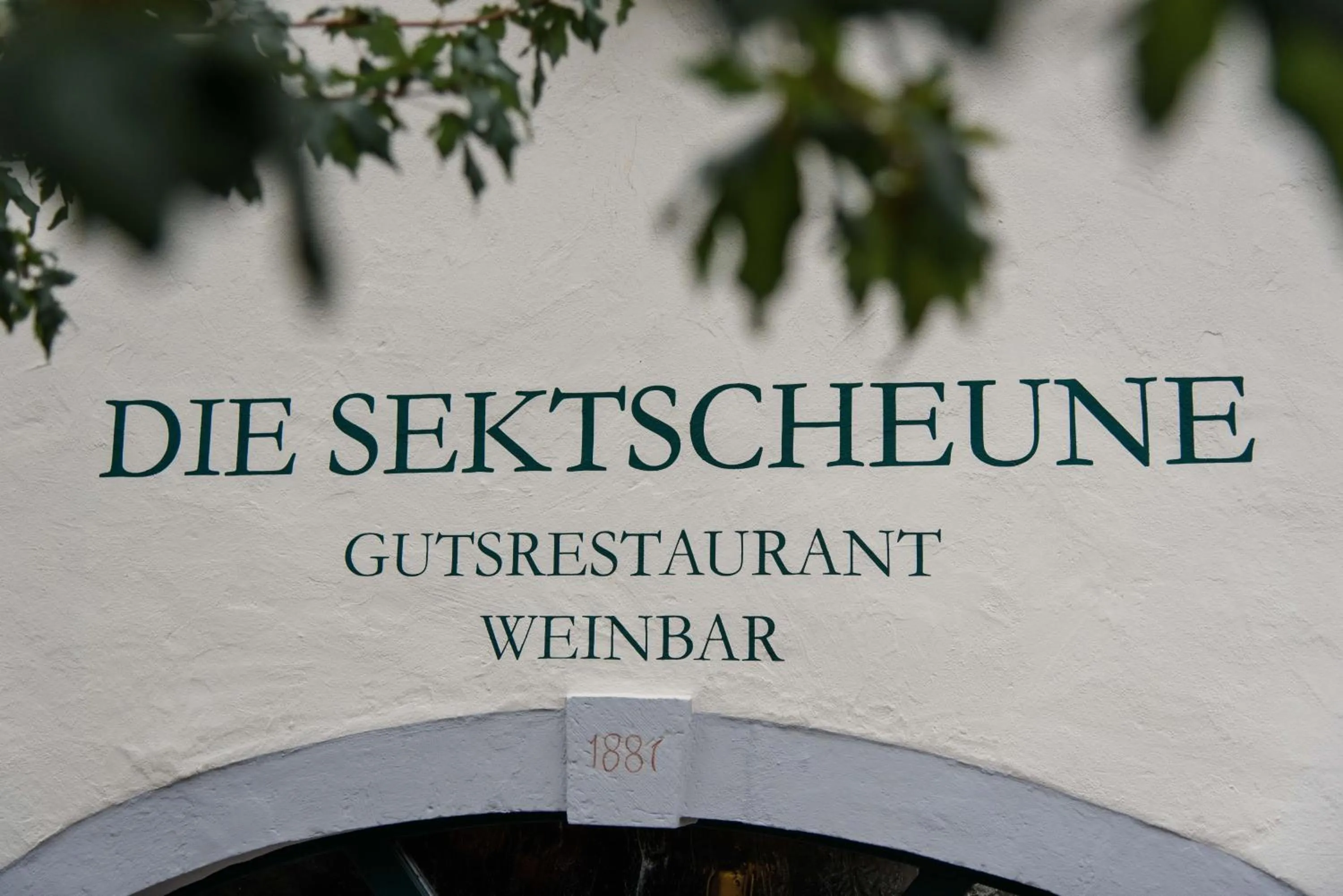 Restaurant/places to eat in Weingut und Gästehaus Zilliken