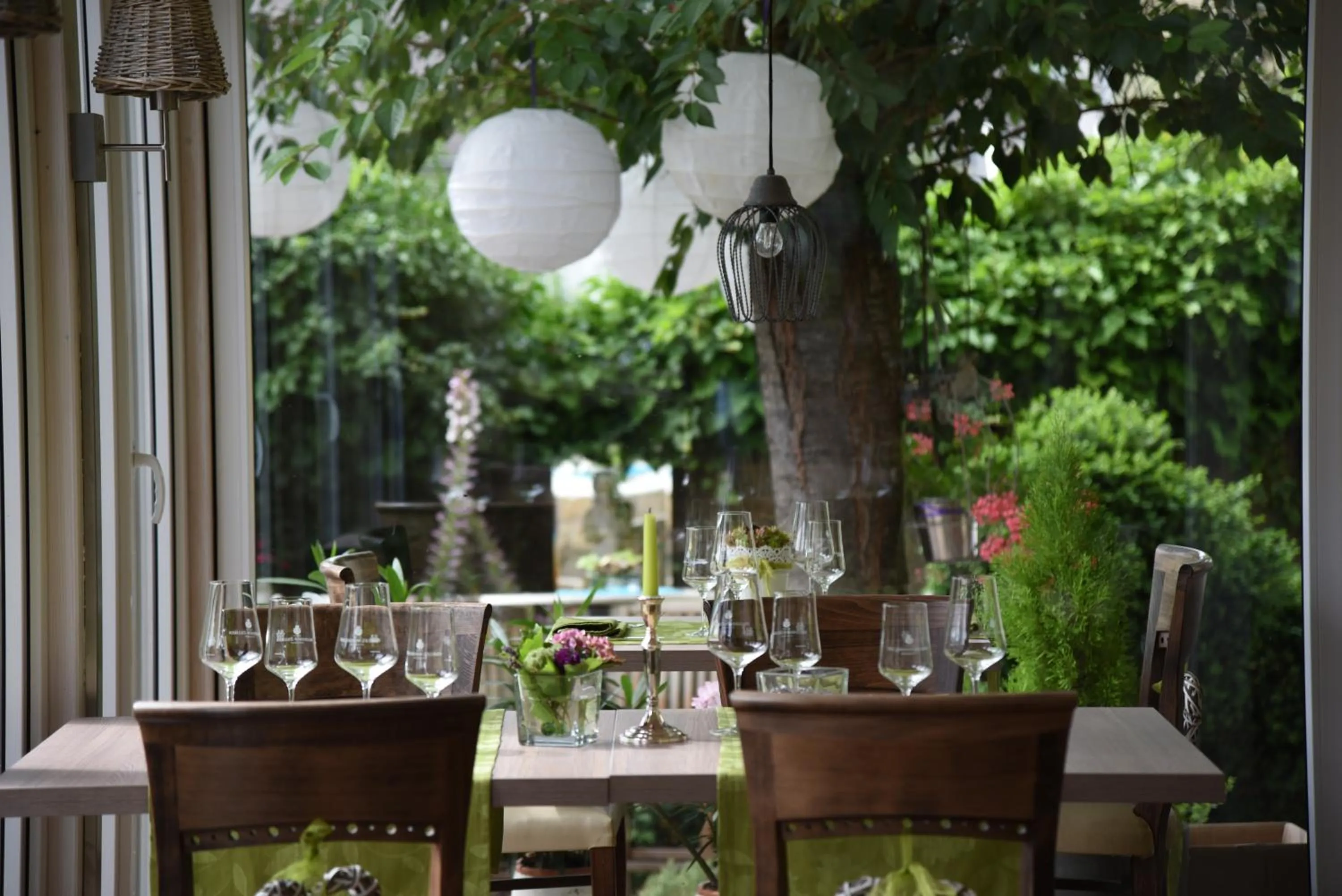 Restaurant/places to eat in Weingut und Gästehaus Zilliken