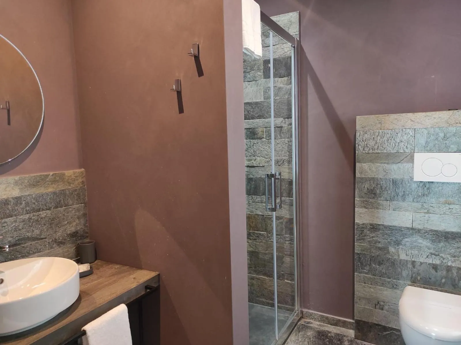 Shower in Capriccio Art Hotel