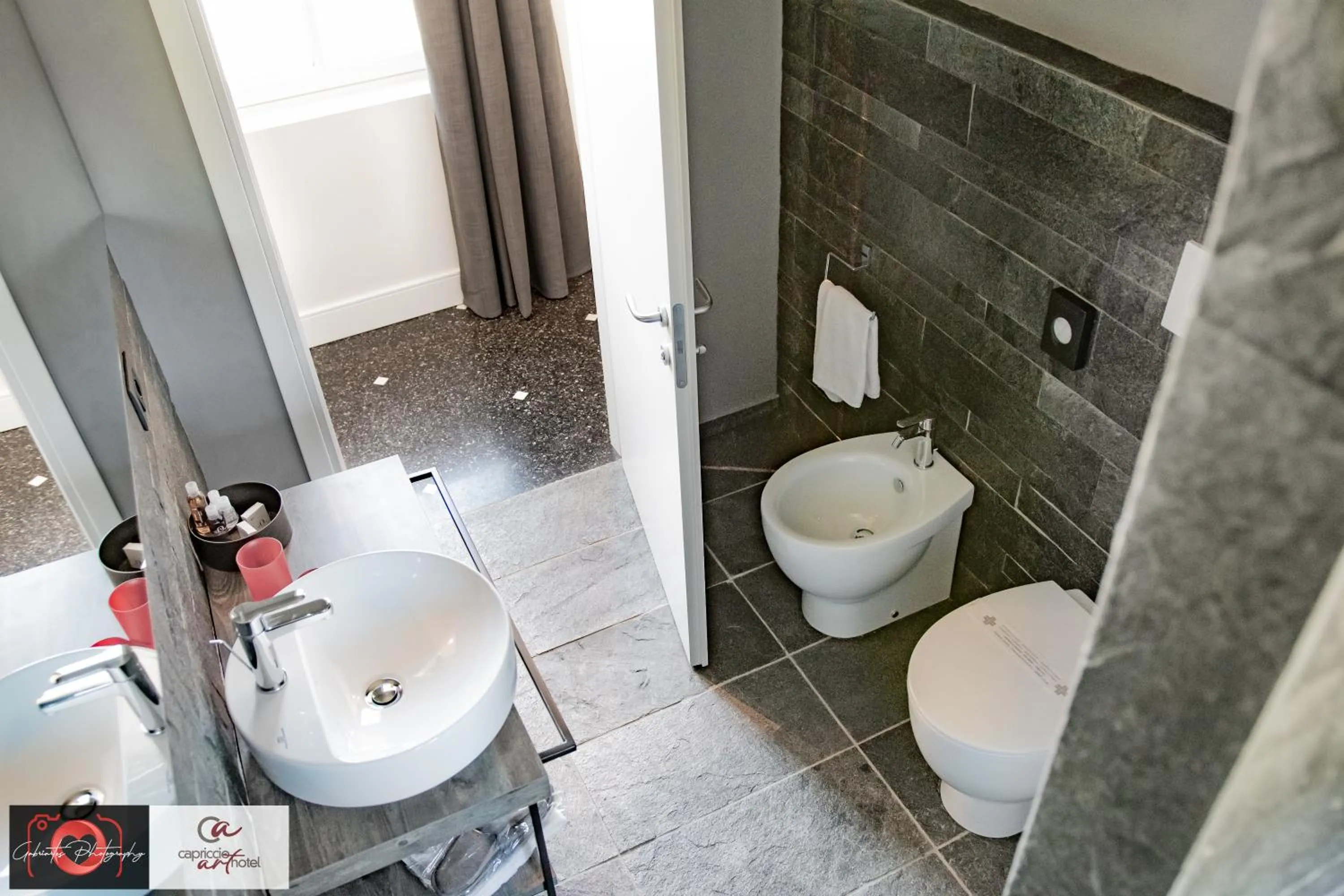 Toilet in Capriccio Art Hotel