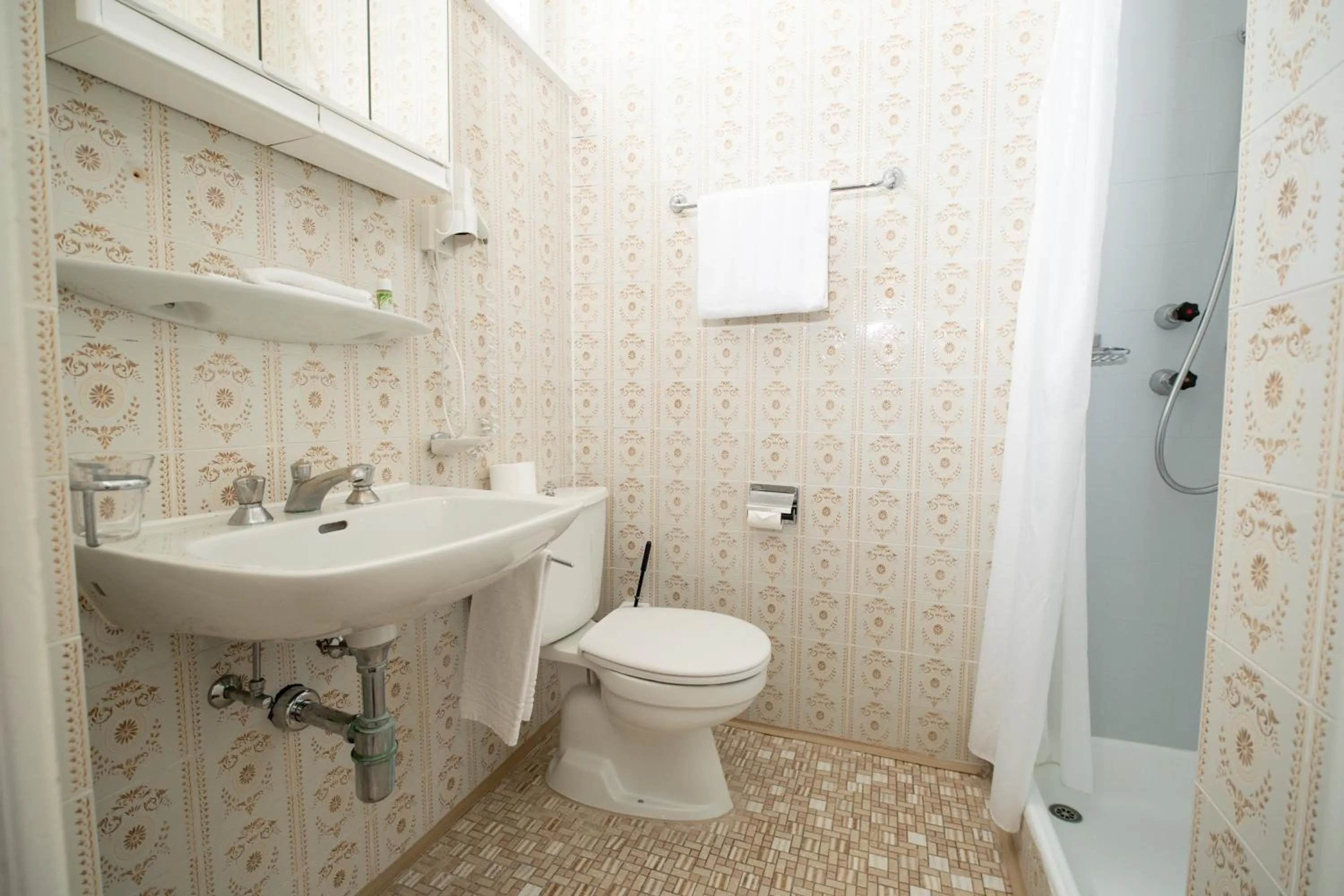 Bathroom in J5 Hotels Helvetie & La Brasserie