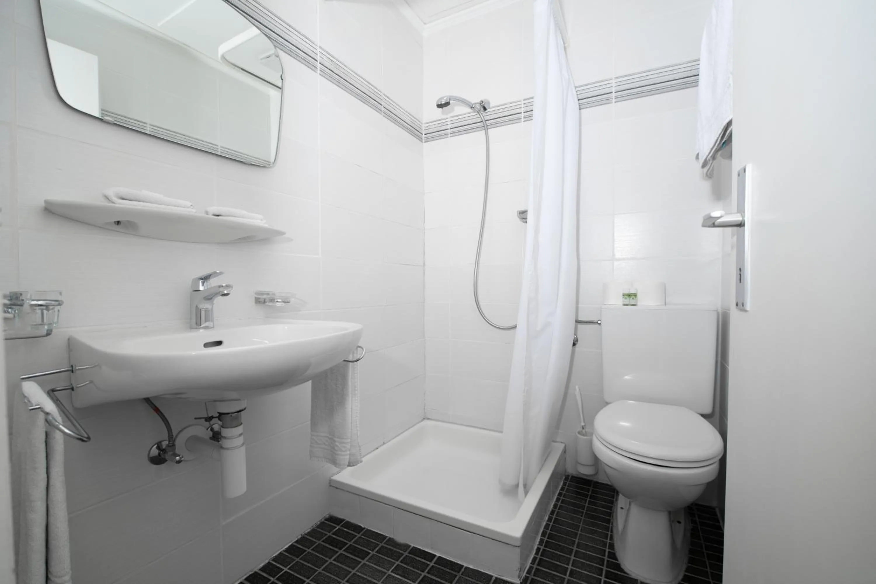 Bathroom in J5 Hotels Helvetie & La Brasserie