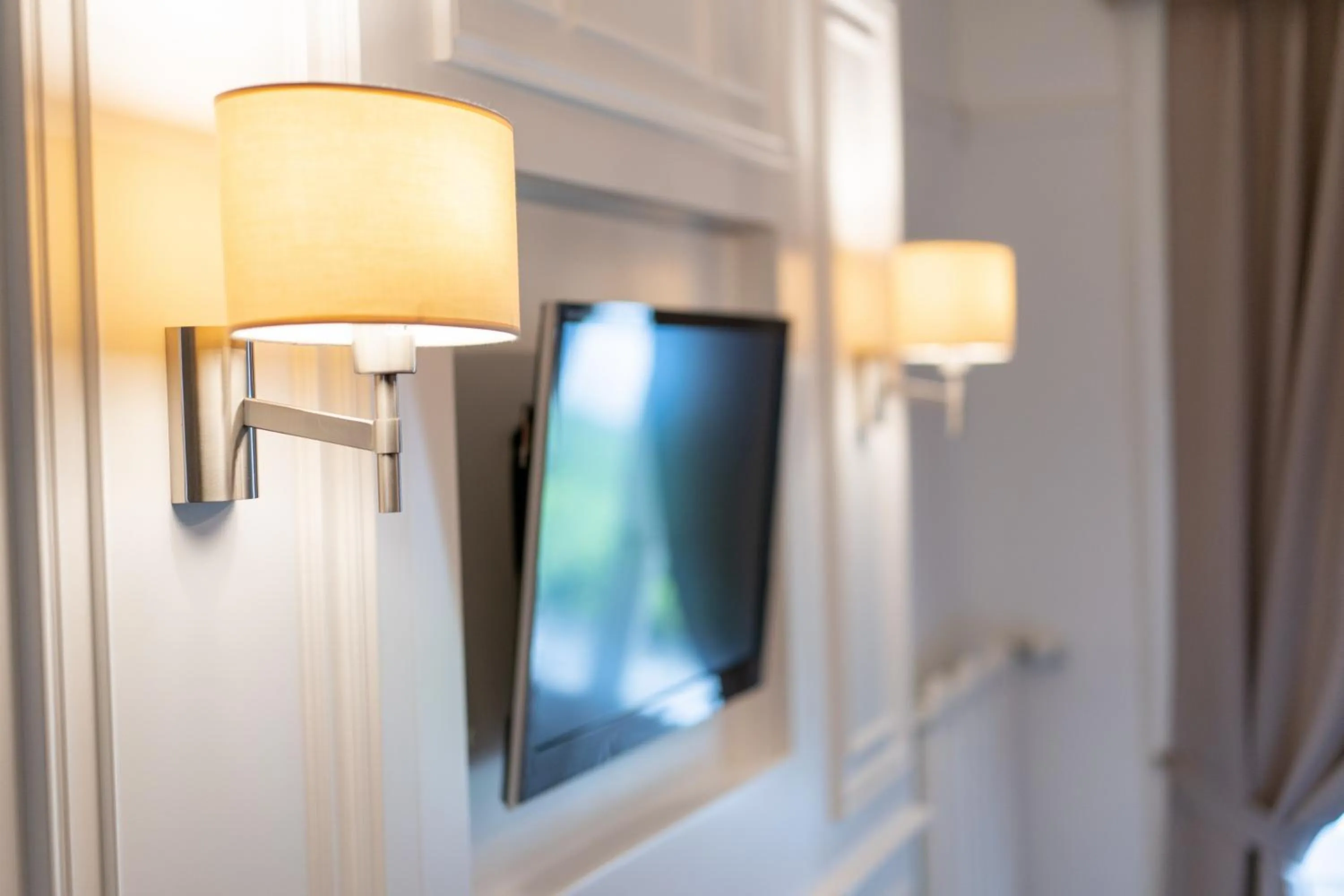 TV and multimedia in J5 Hotels Helvetie & La Brasserie