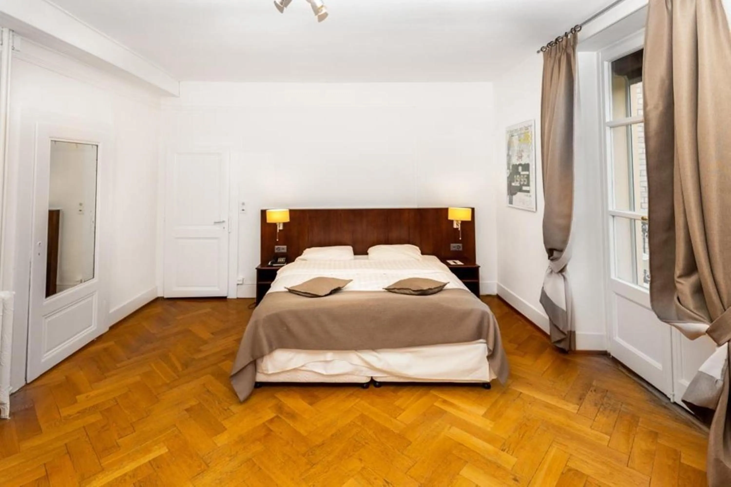 Bedroom, Bed in J5 Hotels Helvetie & La Brasserie