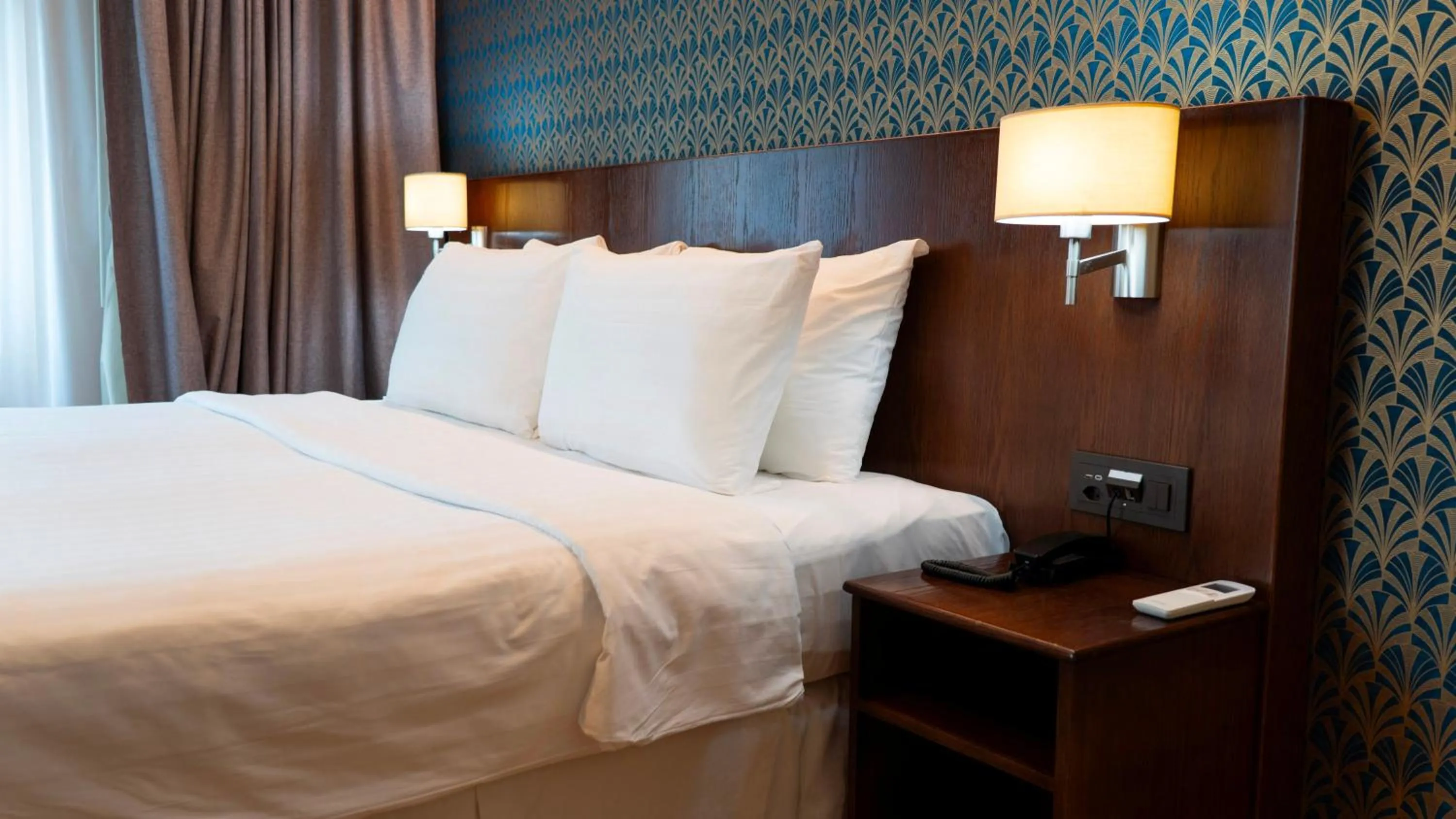 Bed in J5 Hotels Helvetie & La Brasserie