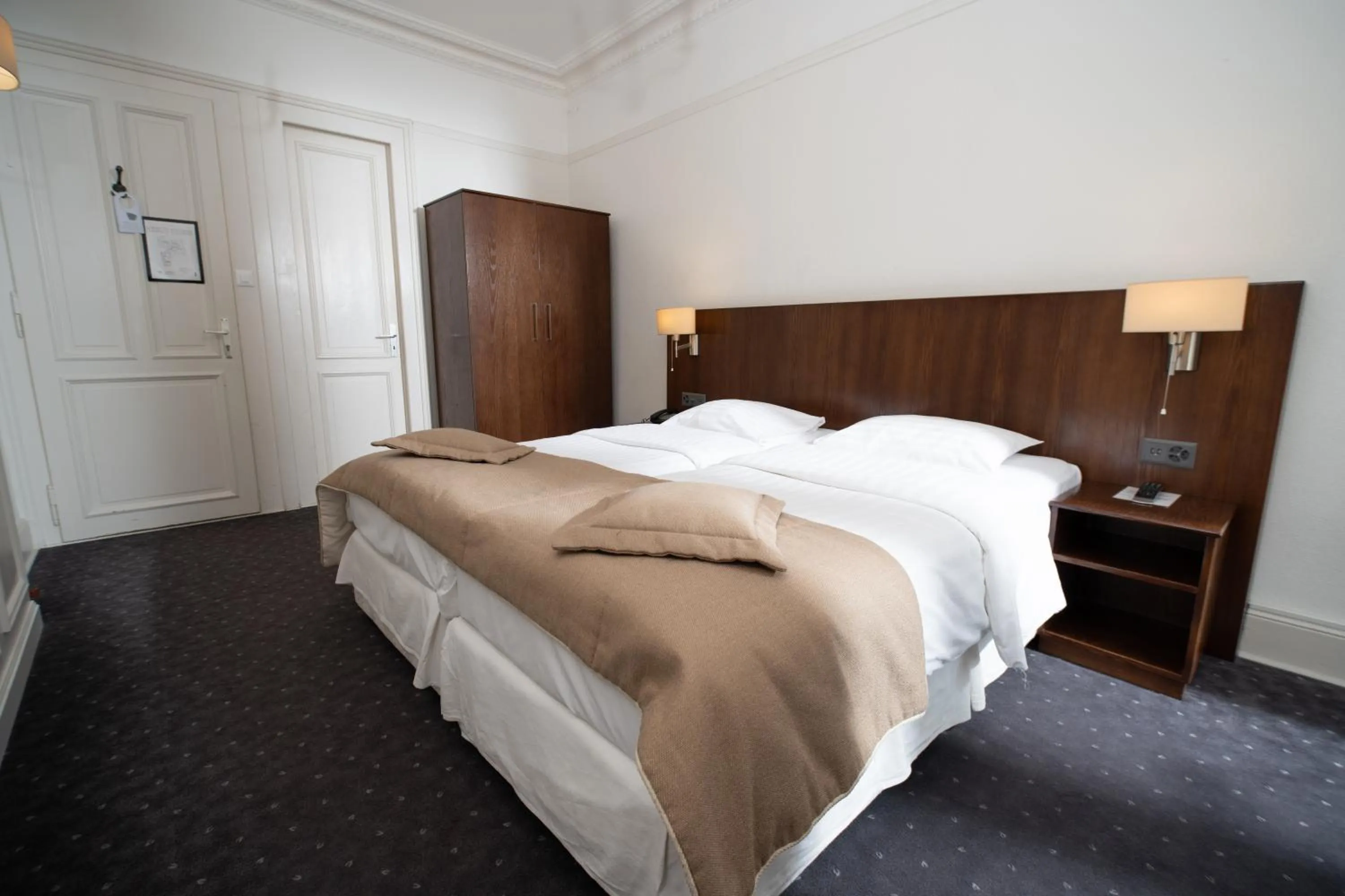 Photo of the whole room, Bed in J5 Hotels Helvetie & La Brasserie