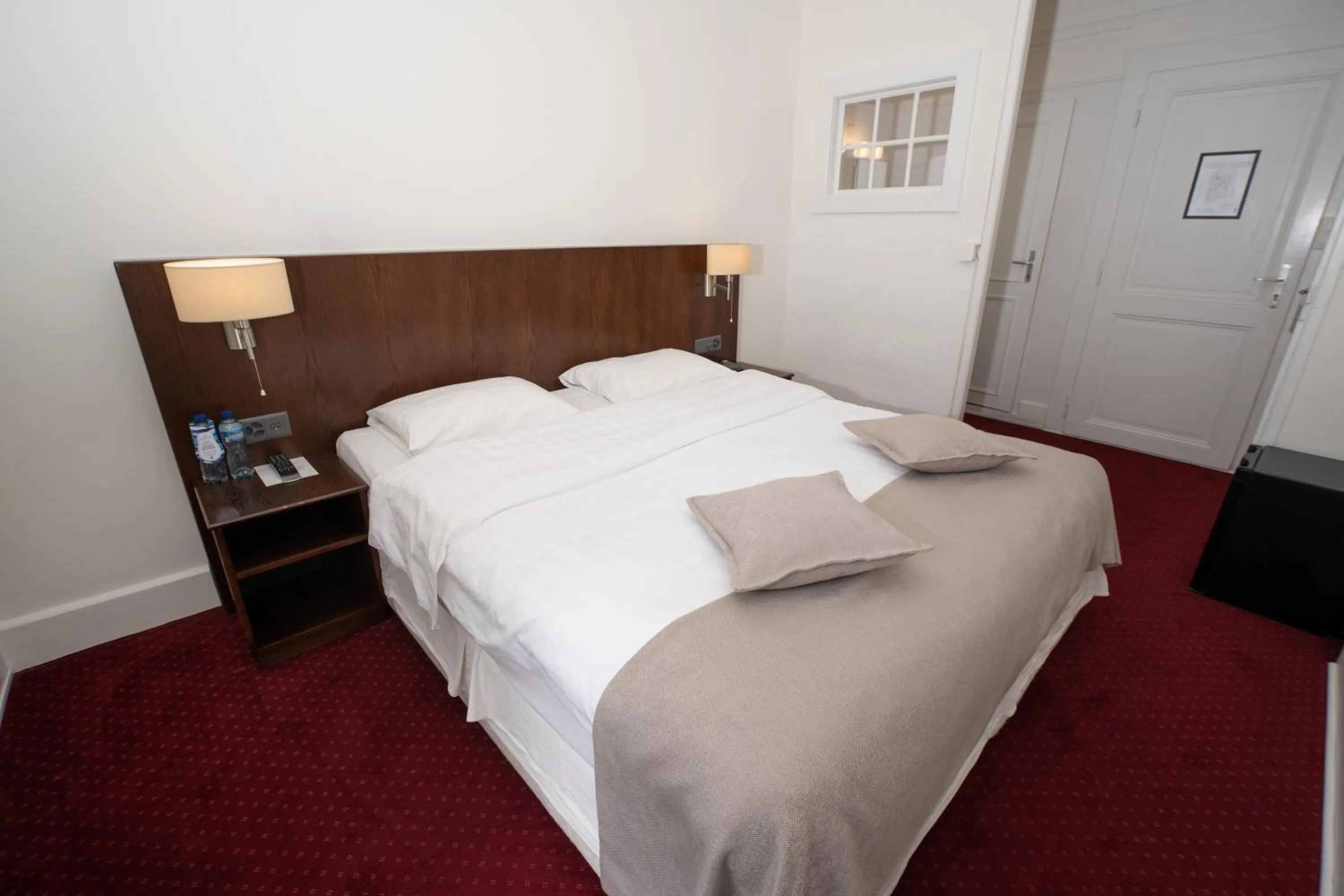 Bed in J5 Hotels Helvetie & La Brasserie