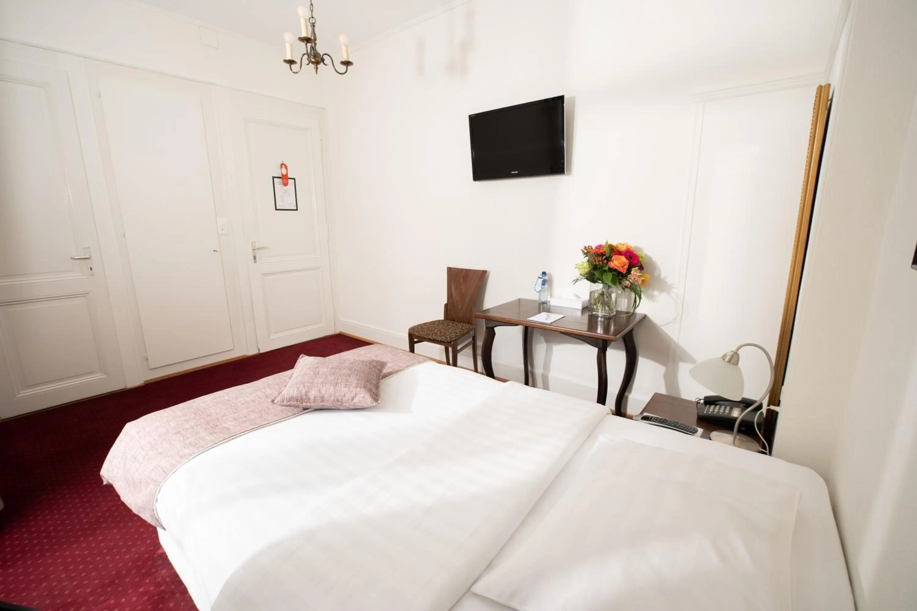 Bedroom, Bed in J5 Hotels Helvetie & La Brasserie